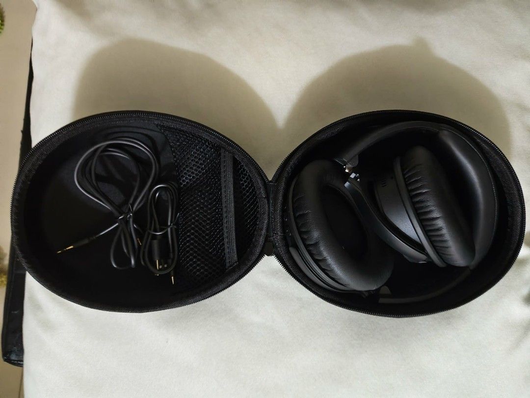 TRIBIT QuietPlus (Category: Headphones & Headsets) located in Manila. Submitted by crisurbano00117 (Listing ID 1419690219, Image 3). Description: Bluetooth Noise-Cancelling Headphones (Built-in microphone) Includes: Box USB cable (for charging) Jack cable (for laptop) Headphone bag Original price: 2,799.00 Selling price: 1,800.00 Condition: Good as new.