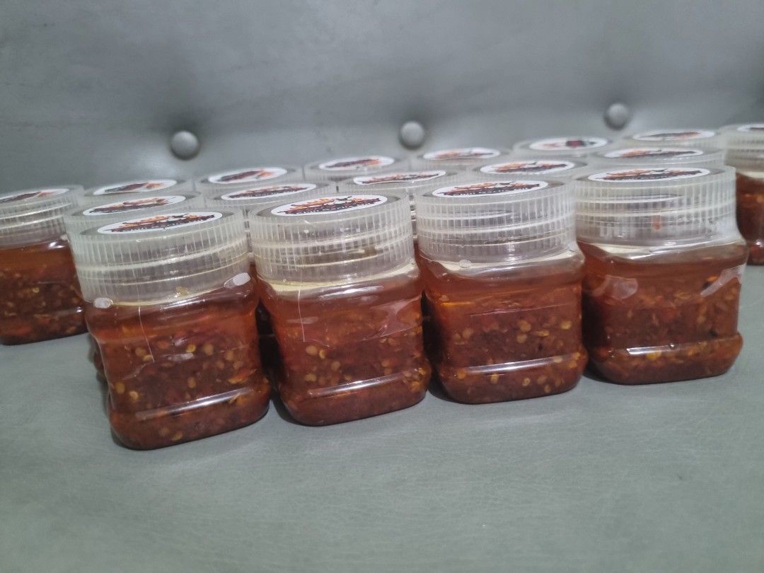 Tsong Sam Chili Garlic oil 100ml (Category: Spice & Seasoning) located in Silang. Submitted by samflores2k4t7 (Listing ID 1419634838, Image 3). Description: For sale Tsong Sam Chili Garlic oil 100ml Saks ang anghang Hindi tinipid s ingredients Marami laman hindi puro oil No preservative Lbc delivery 65 only .