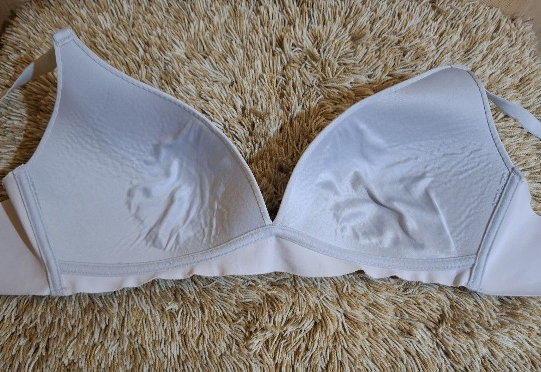 Unbranded Wireless Bra 36D (Category: Undergarments & Loungewear) located in Rizal. Submitted by kline13 (Listing ID 1419695168, Image 3). Description: Bra features a seamless design with adjustable straps and a hook-and-eye closure at the back. The bra is a neutral color, suitable for everyday wear. The straps are thin and adjustable for a comfortable fit..
