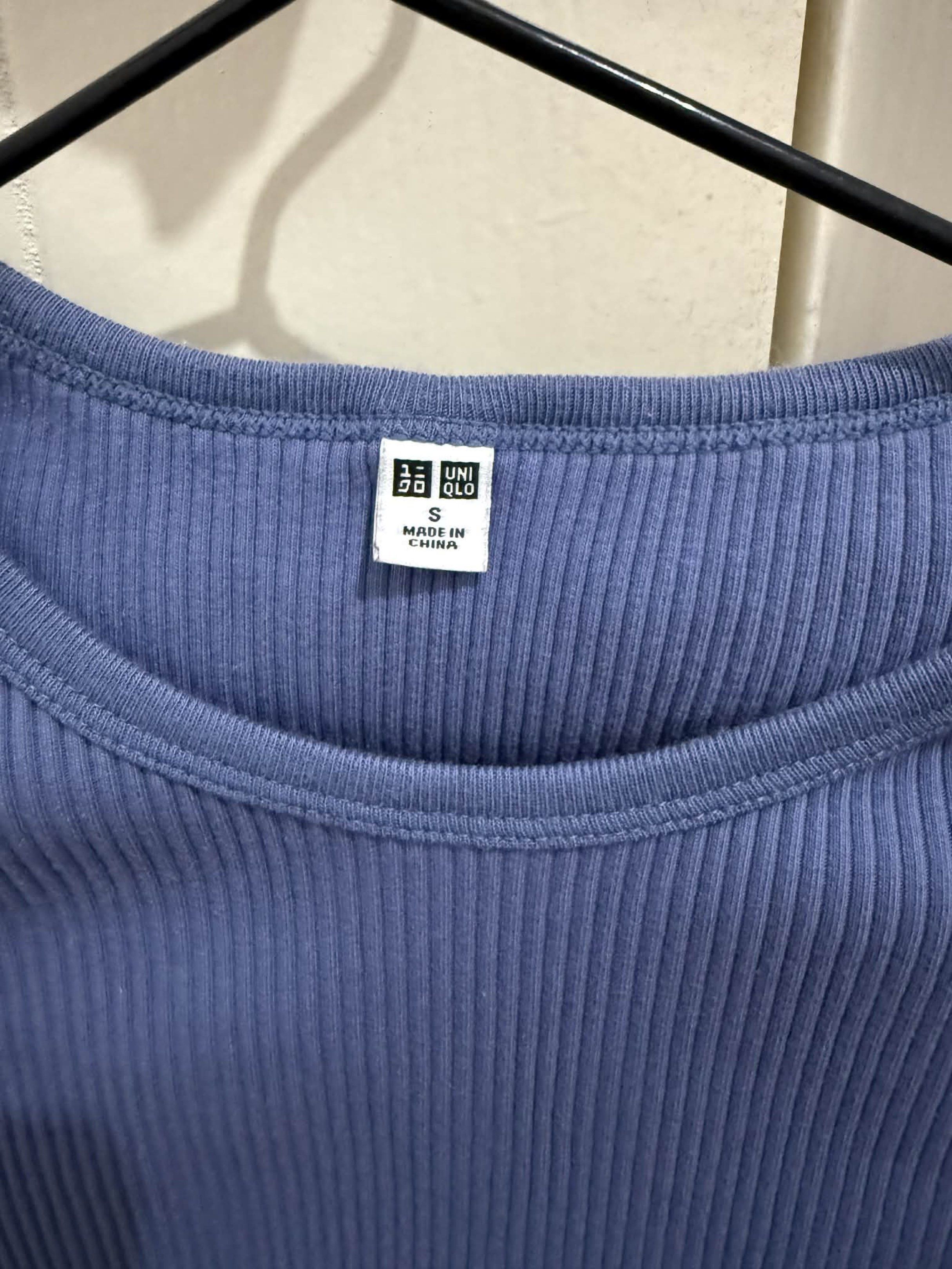 Uniqlo Ribbed Crop Top - Blue (Category: Shirts) located in Dasmarinas. Submitted by abebibobu (Listing ID 1419738298, Image 2). Description: - Uniqlo crop top - Size: Small - Color: Blue - Design: Ribbed - Neckline: Round - Sleeves: Short - Length: Cropped - Made in China.