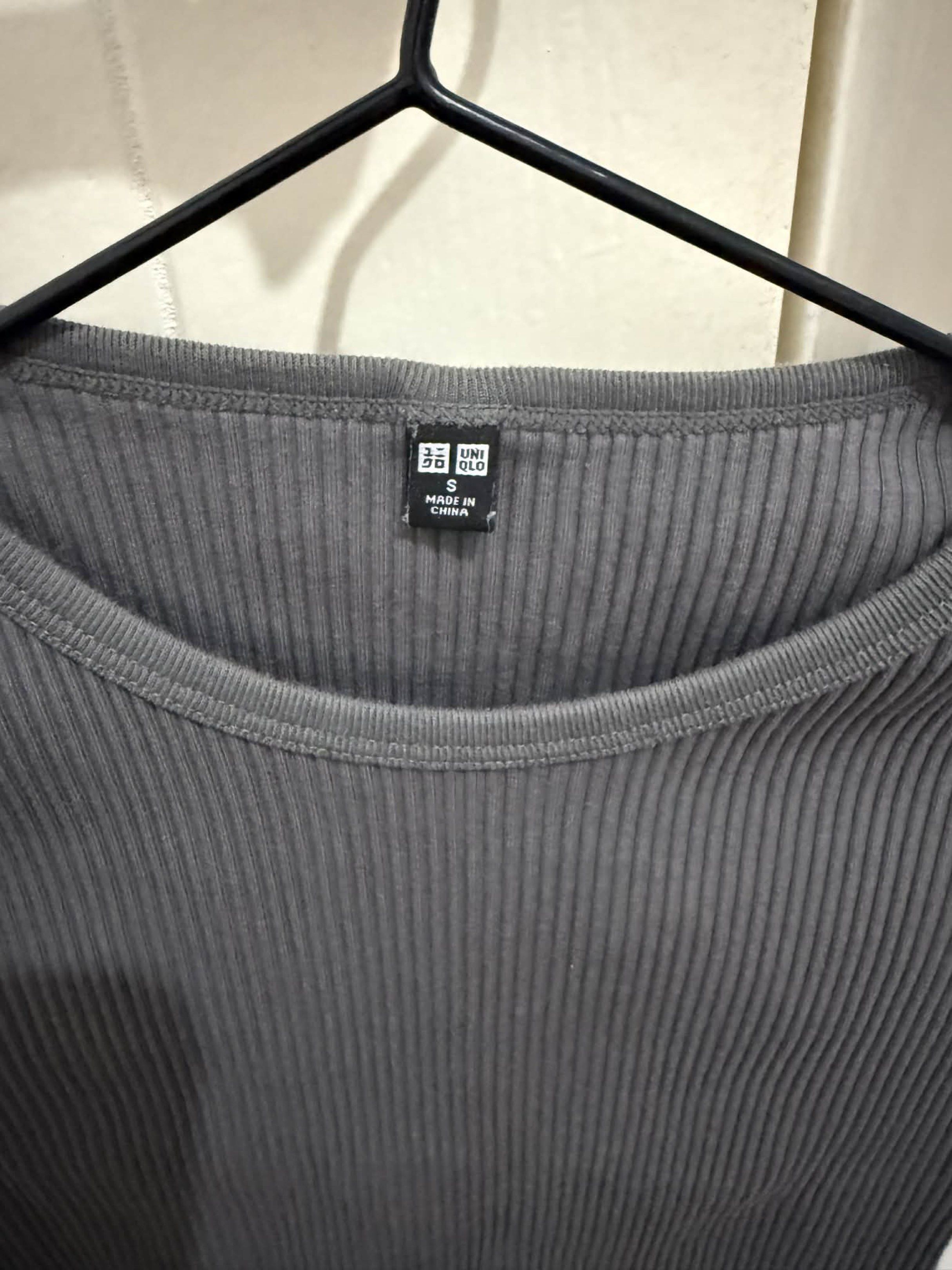 Uniqlo Ribbed Crop Top - Gray (Category: Shirts) located in Dasmarinas. Submitted by abebibobu (Listing ID 1419738198, Image 2). Description: - Uniqlo gray ribbed crop top - Size: S - Features: Round neckline, short sleeves, scalloped hem - Material: Ribbed knit - Made in China - Fitted silhouette.