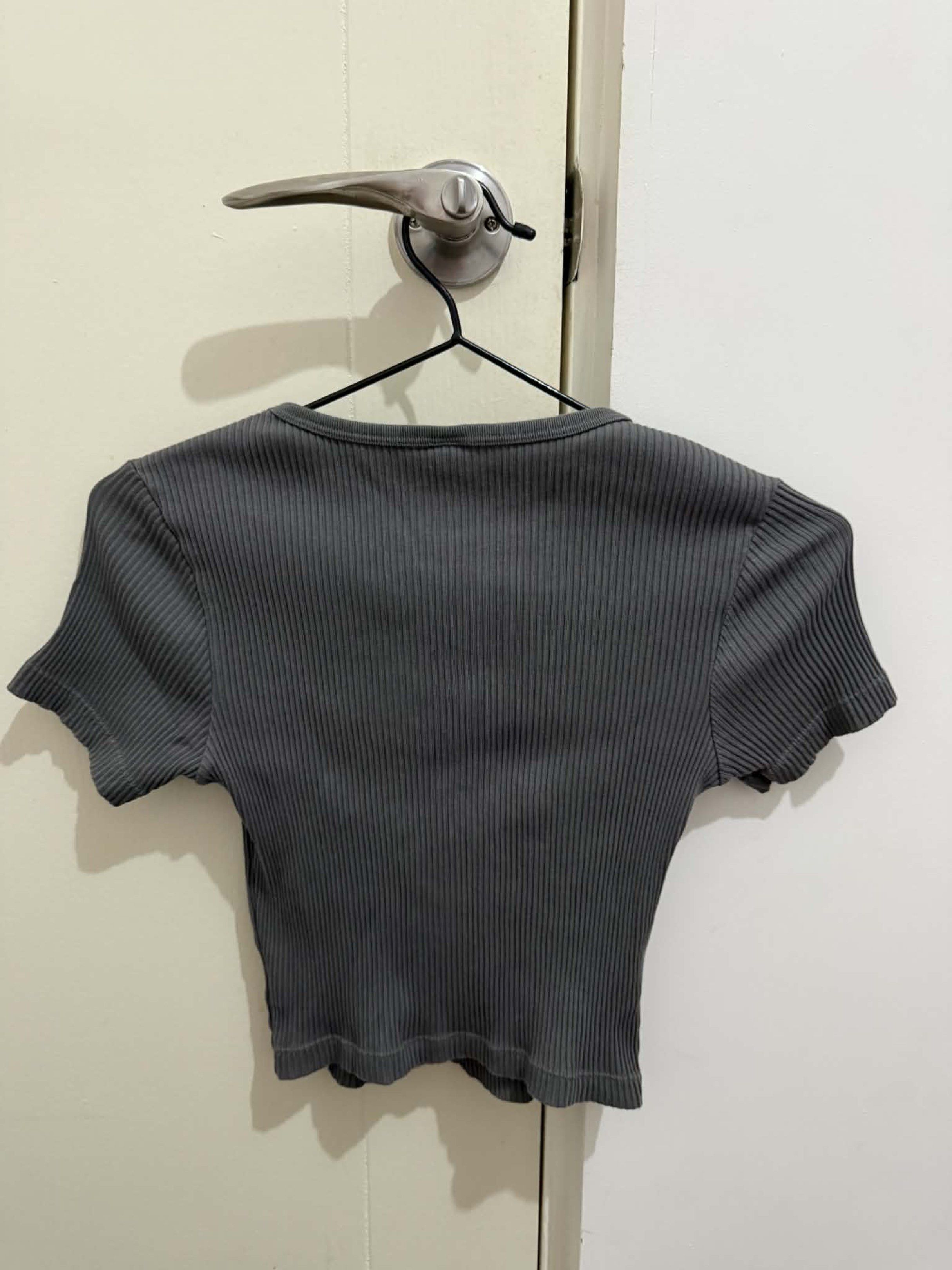 Uniqlo Ribbed Crop Top - Gray (Category: Shirts) located in Dasmarinas. Submitted by abebibobu (Listing ID 1419738198, Image 3). Description: - Uniqlo gray ribbed crop top - Size: S - Features: Round neckline, short sleeves, scalloped hem - Material: Ribbed knit - Made in China - Fitted silhouette.