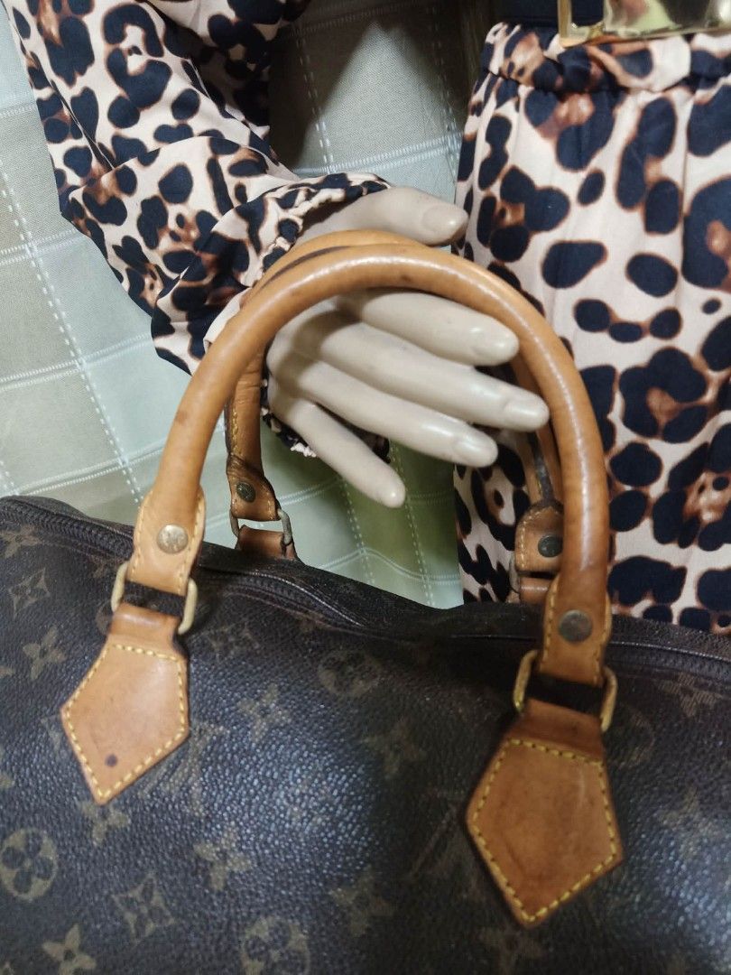 Vintage Louis Vuitton Speedy Handbag (Category: Luxury Bags & Wallets) located in Meycauayan. Submitted by youngdeer.86663a (Listing ID 1419667937, Image 3). Description: .