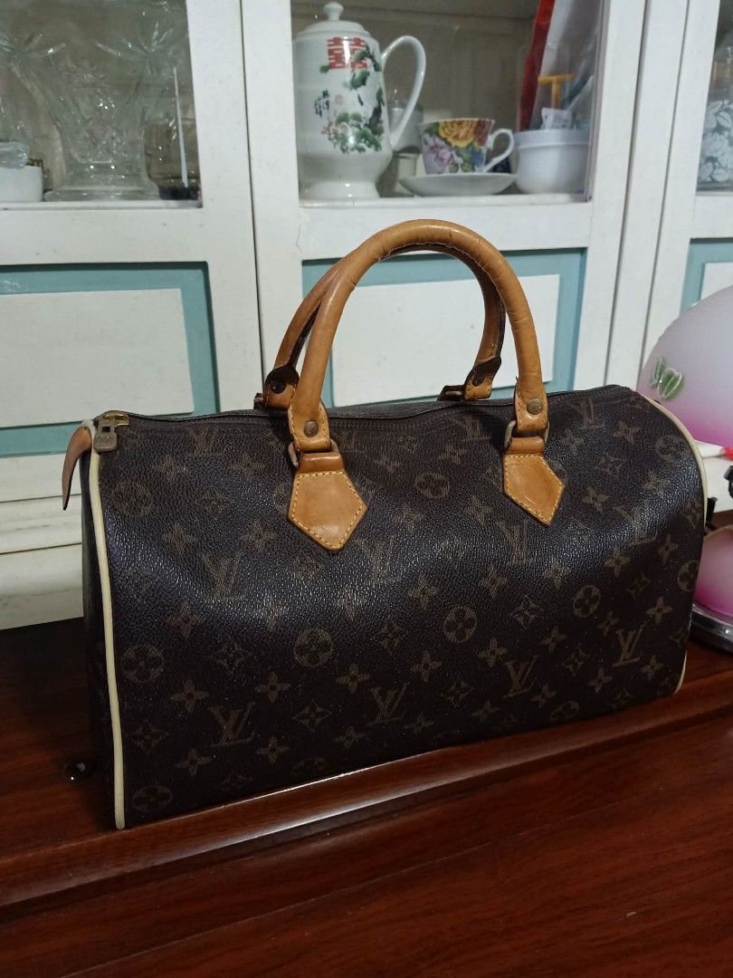 Vintage Louis Vuitton Speedy Handbag (Category: Luxury Bags & Wallets) located in Meycauayan. Submitted by youngdeer.86663a (Listing ID 1419667937, Image 1). Description: .
