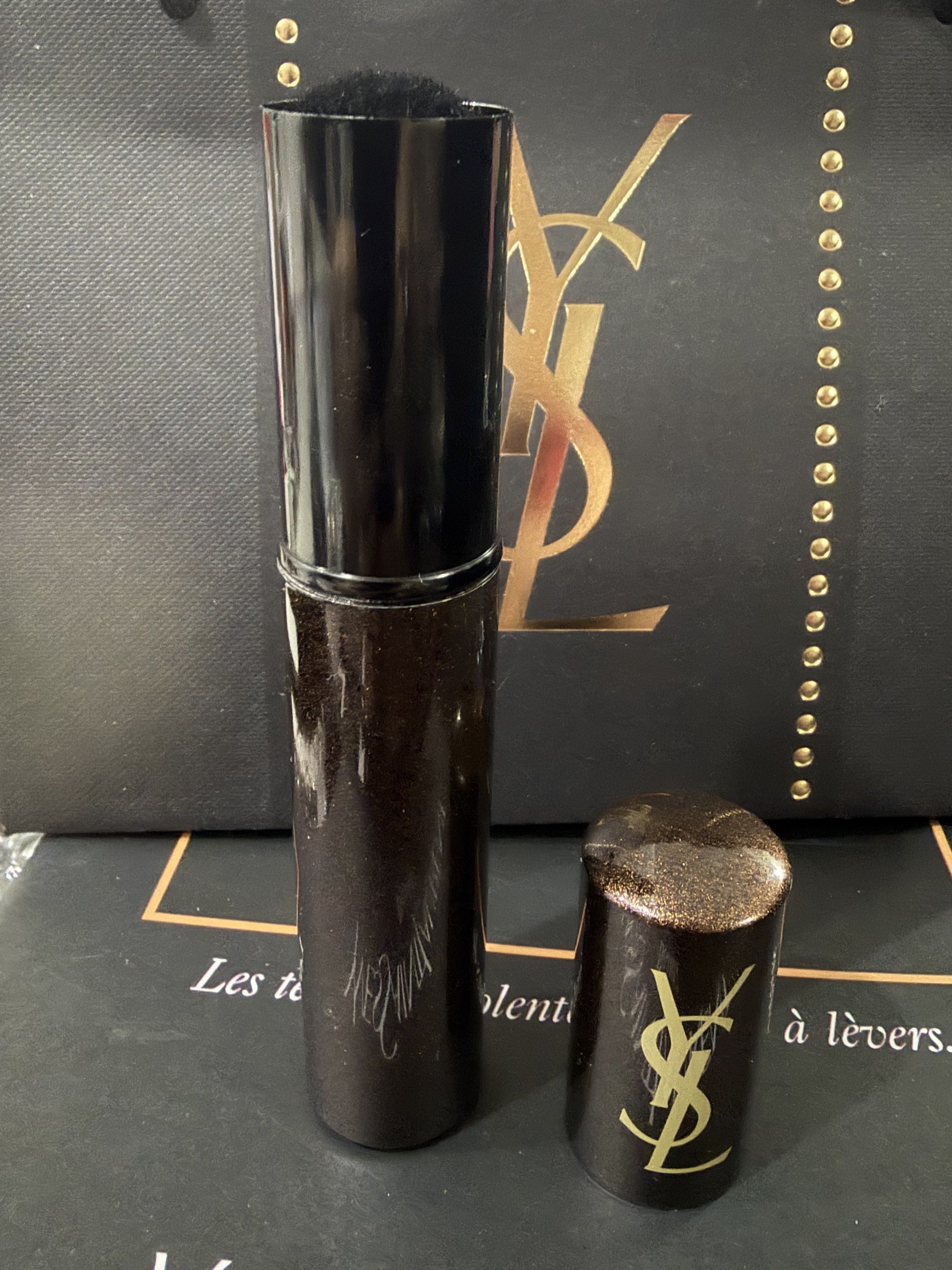 Yves Saint Laurent Retractable Brush (Category: Makeup) located in Davao. Submitted by gr8stmom_melissa (Listing ID 1419627901, Image 2). Description: - Yves Saint Laurent retractable makeup brush - Features a metallic brown handle - Black brush head - Authentic YSL logo visible - Comes with a protective cap.