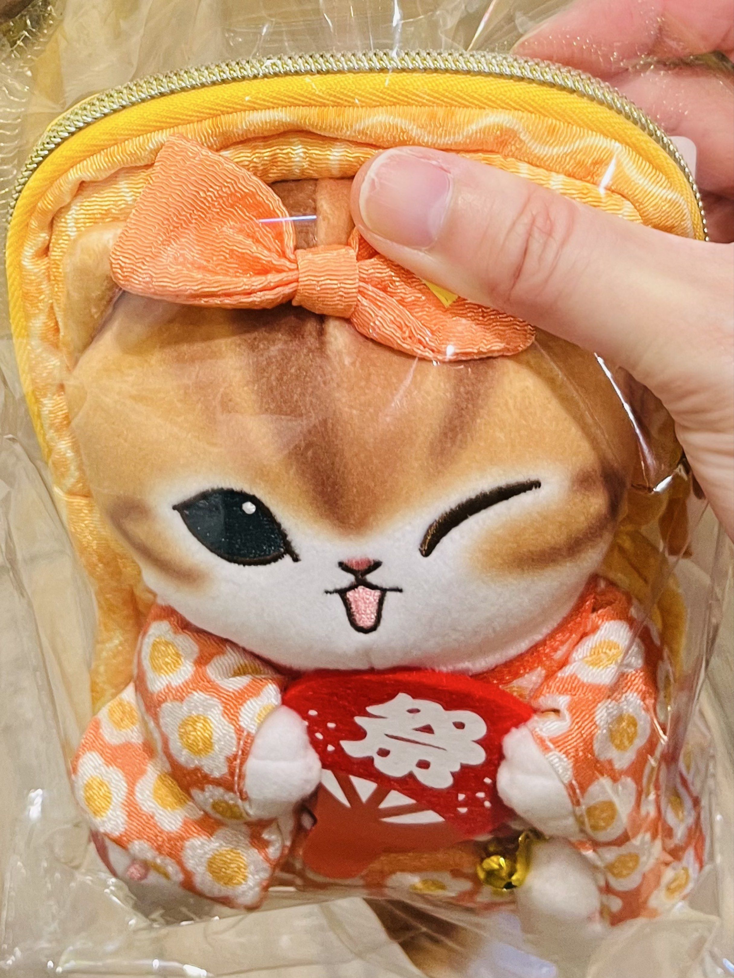 ❤️新年限定❤️現貨🐷👘正版和服貓咪斜孭袋 招財貓 貓咪日式手袋 新年利是袋 情人節公仔 情人節禮物 生日禮物 節日飾物 新年禮物 珍藏收藏品 MOFUSAND SOFT DOLL TOY BAG BIRTHDAY VALENTINES GIFT DOLL （分類：單肩包）位於 Hong Kong。 由 swroom 提交（商品編號 1419884492，圖片 2）。簡介： 🚚 🎁 只限郵寄運送 🎁 ▫️▫️商品詳情▫️▫️ 🛍 $328 個 ，全新未拆封 ❣️ 節日銷情迅速請早訂購售完即止❣️ 🛍更多最新禮品玩具 follow us ： carousell.com/swroom ▫️▫️購買付款詳情 ▫️▫️ 📥 請 INBOX PM下單購買須提供以下資料 ： 1. 選擇付款方式 : PAYME / FPS / ALIPAYHK 2. 郵寄方式： 📦 SF順豐到付 - 收貨時付運費 📦 ( 一般情況 2-3 個工作天寄出 ) 3. 確認全數付款後留貨 🎁 4. 請