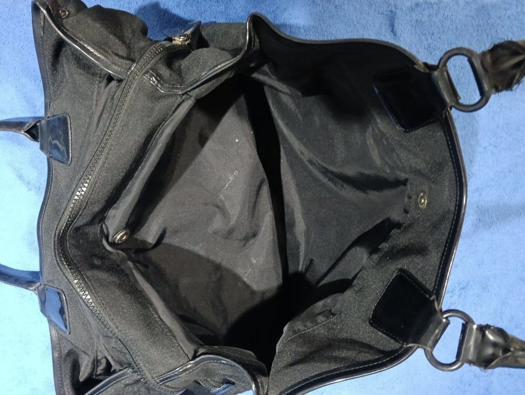 Agnes B. Voyage Black Tote Bag (Category: Tote Bags) located in Dagupan City. Submitted by johncy2729 (Listing ID 1419933390, Image 3). Description: decluttering Nylon All zippers fully functioning - Black Agnes B. Voyage tote bag - Top handle design - Secure zip closure - Organized interior with multiple compartments - Subtle logo detail - Durable fabric construction - Black interior lining Flaw/Flaws will be stated, otherwise, item is in pristi