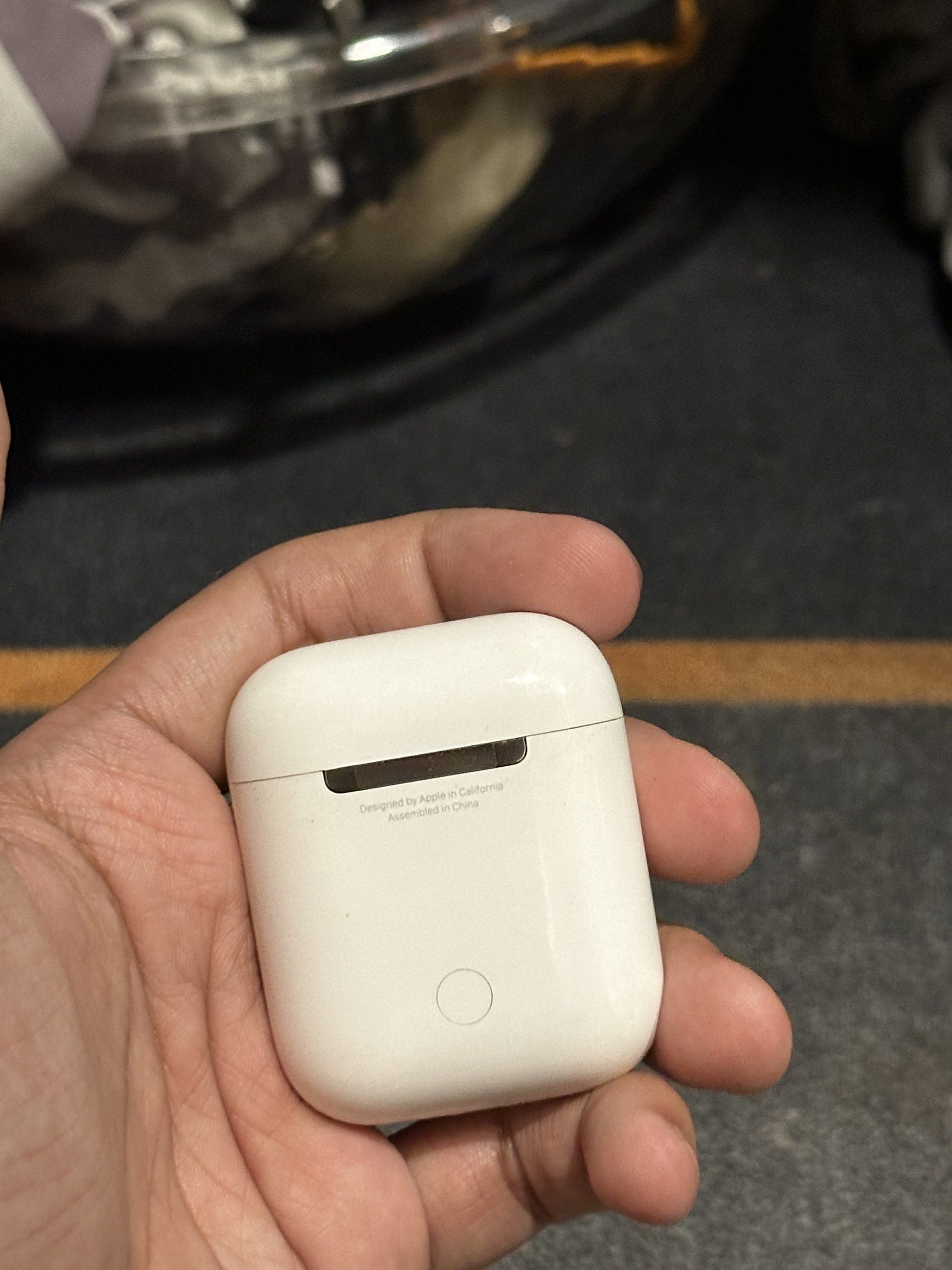AirPods Gen 2 (Power Mac) (Category: Headphones & Headsets) located in Pasig City. Submitted by sanygwpo (Listing ID 1419850851, Image 2). Description: Sale as defective, sobrang bilis na ma lowbat ng mismong earpods. Buy at your own risk. J&T sa malayo, meet up sa malapit.