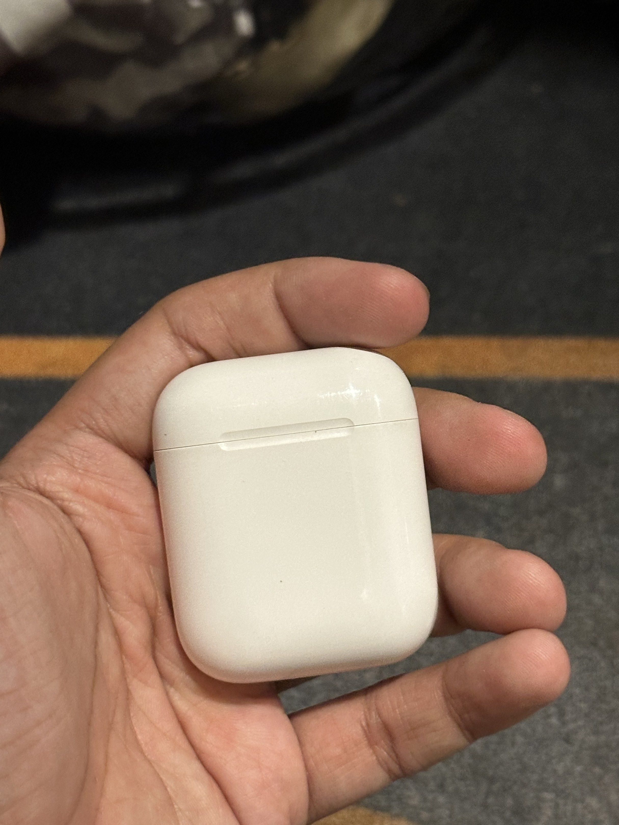 AirPods Gen 2 (Power Mac) (Category: Headphones & Headsets) located in Pasig City. Submitted by sanygwpo (Listing ID 1419850851, Image 3). Description: Sale as defective, sobrang bilis na ma lowbat ng mismong earpods. Buy at your own risk. J&T sa malayo, meet up sa malapit.