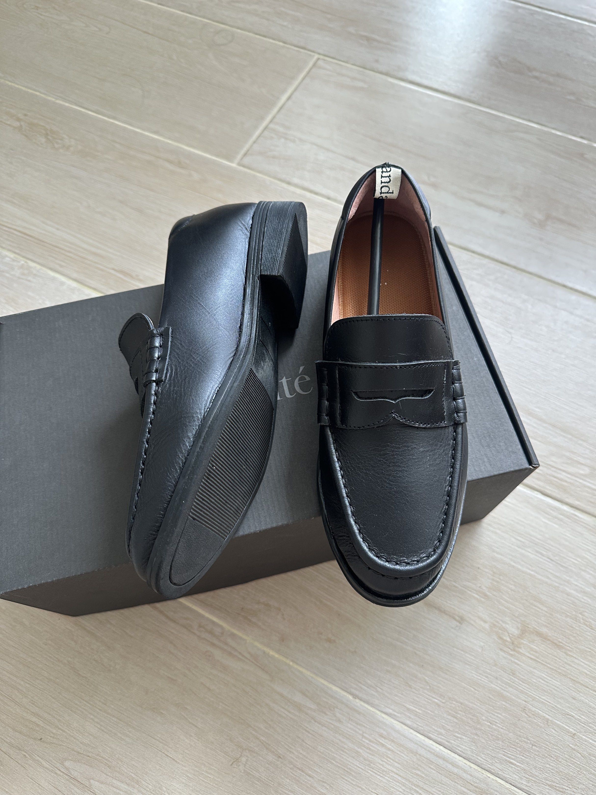 Andante Nineties Loafer in Black (Category: Loafers) located in Makati City. Submitted by bijouxbijoux (Listing ID 1419832734, Image 2). Description: - Used twice - Classic penny loafer design - Includes original box - Bought at their One Ayala store - Soles are super soft and comfy! Used for long walks and had no problem RFS: don't use it much / decluttering.