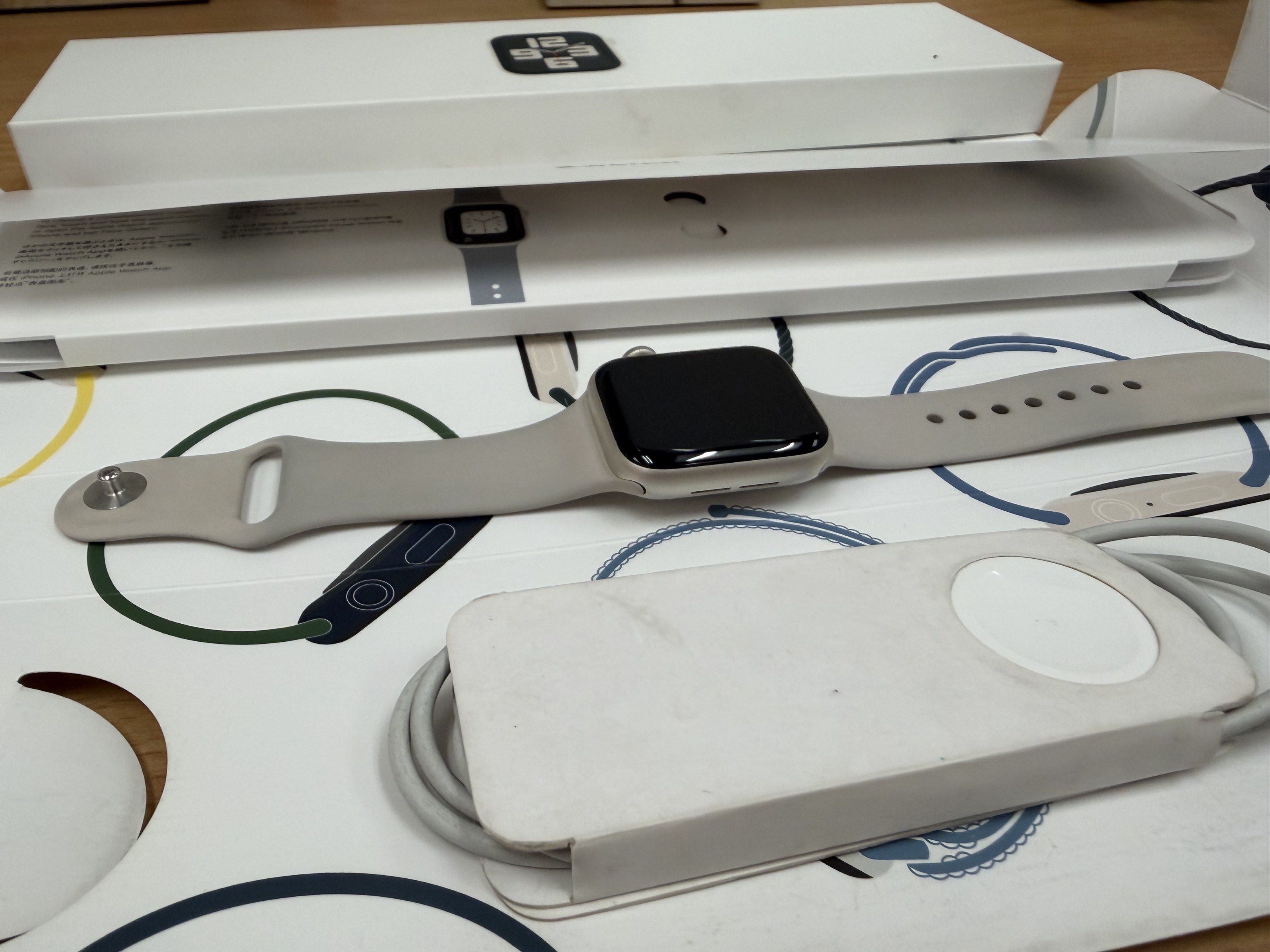 Apple Watch SE 2nd Gen GPS 40mm Starlight (Category: Wearables & Smart Watches) located in Pasig City. Submitted by abubc (Listing ID 1419782967, Image 3). Description: Complete with box and charger. 1 strap still unused. 72 Battery Health. No dents or scratches. RFS: Will upgrade. Okay for meet up around Ortigas area. Test all you want..
