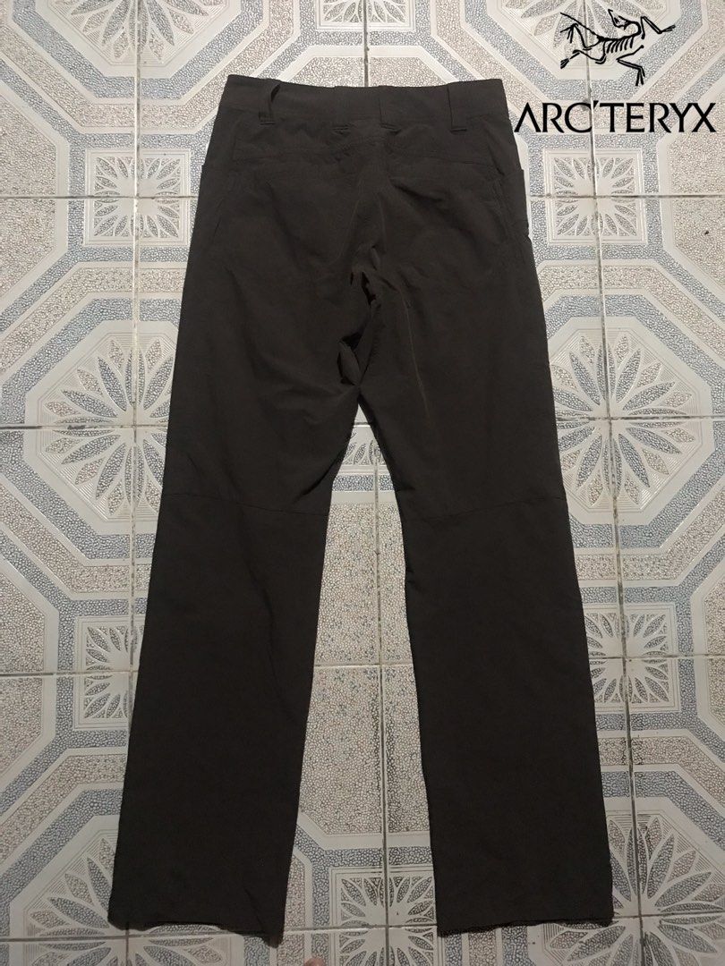 Arcteryx Men Commuter Trouser Pants (Category: Jeans) located in Manila. Submitted by blackdmnd_stuff (Listing ID 1419819469, Image 3). Description: Authentic/legit Oldskul tags Excellent Condition to new No Damage No issue Color Condition:10/10 Can used pang office semi formal attire, pang hiking, etc Quickdy fabric Lightweight Embroidered logo Two front and rear pocket One zippered pocket sa thigh area. Color: choco Brown Size:28 on tag Waist:3