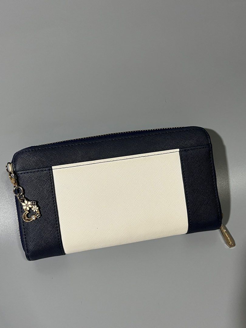 Authentic Liz Lisa Primevere Long Wallet (Category: Wallets & Card holders) located in Manila. Submitted by johncarylph (Listing ID 1419814108, Image 2). Description: Good as new Made in Japan.