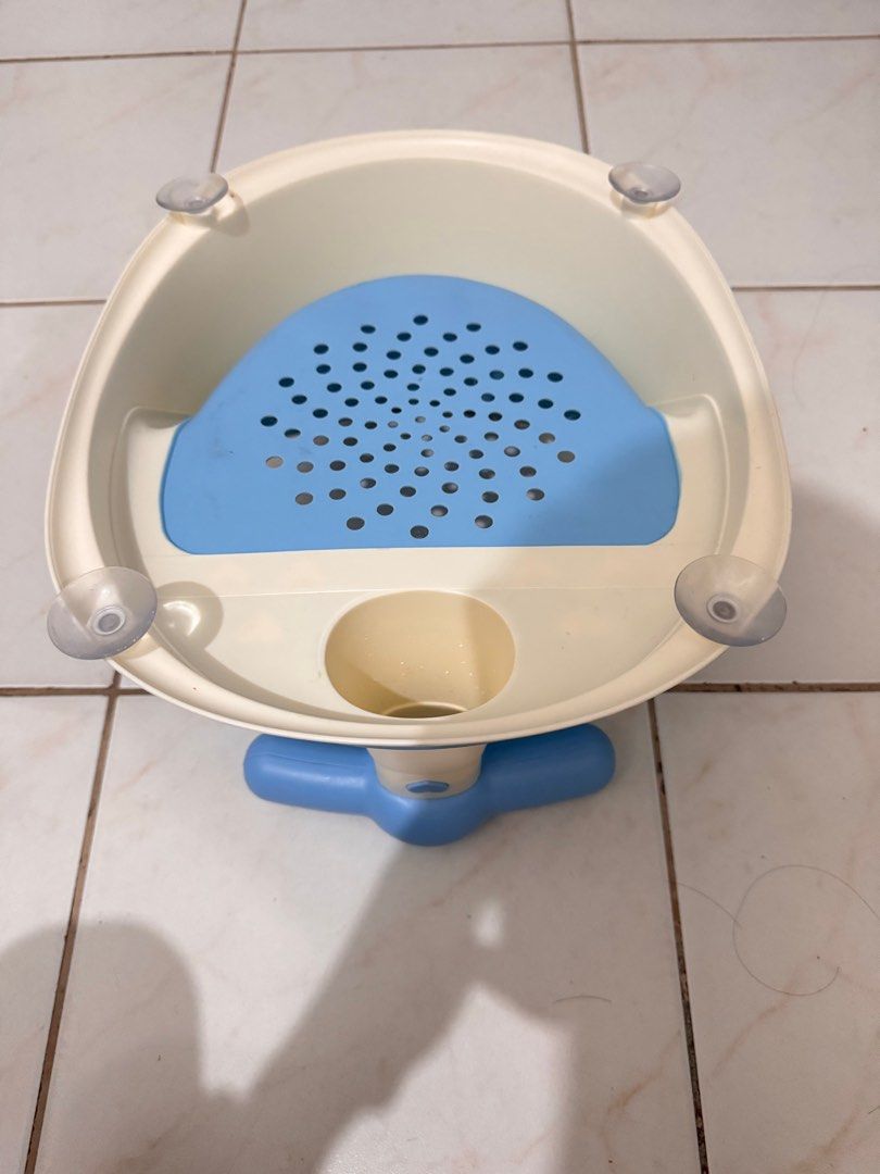 Baby Bath Chair (Category: Bathtub & Bath Accessories) located in Navotas City. Submitted by aesthetic_achrive (Listing ID 1419969504, Image 2). Description: No issue use twice only.