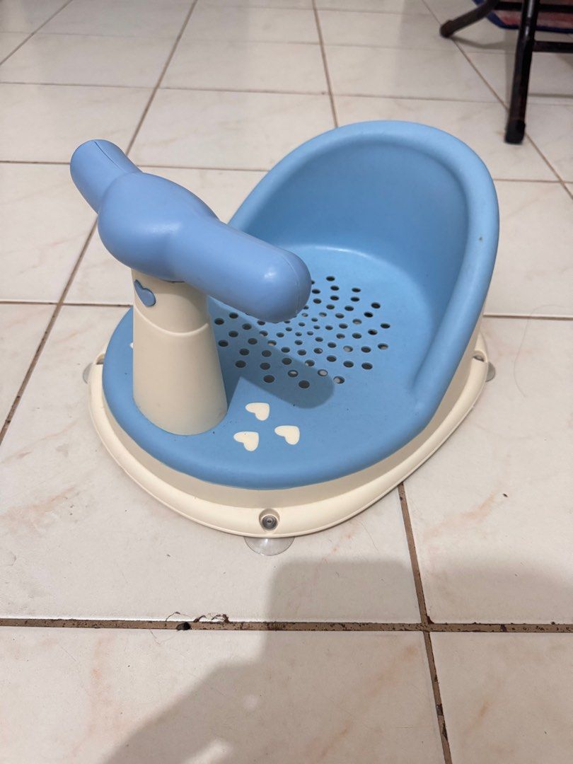 Baby Bath Chair (Category: Bathtub & Bath Accessories) located in Navotas City. Submitted by aesthetic_achrive (Listing ID 1419969504, Image 1). Description: No issue use twice only.