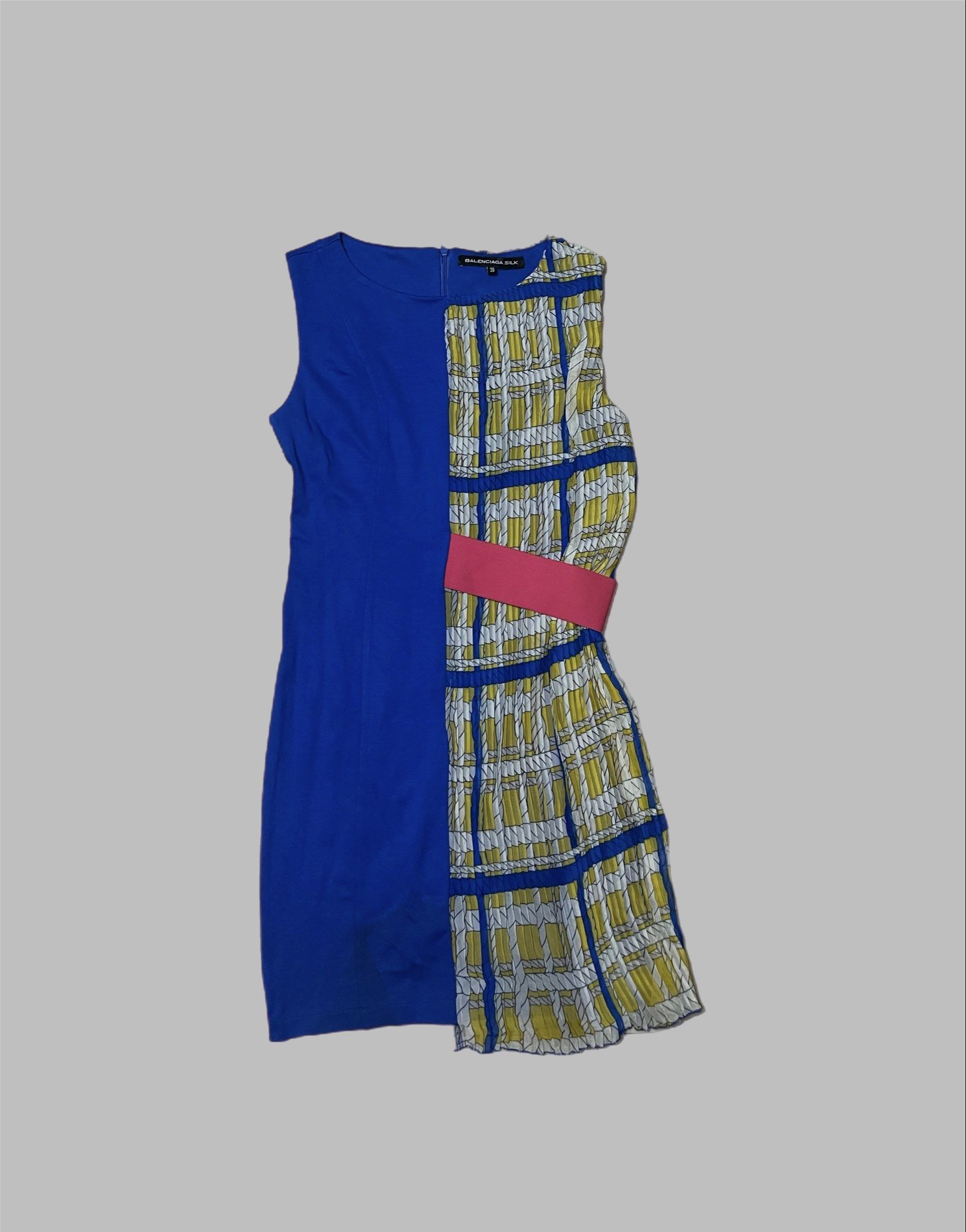 balenciaga silk (Category: Dresses) located in San Fernando. Submitted by dippedrops (Listing ID 1419960420, Image 1). Description: balenciaga silk excellent condition need wash size 36.