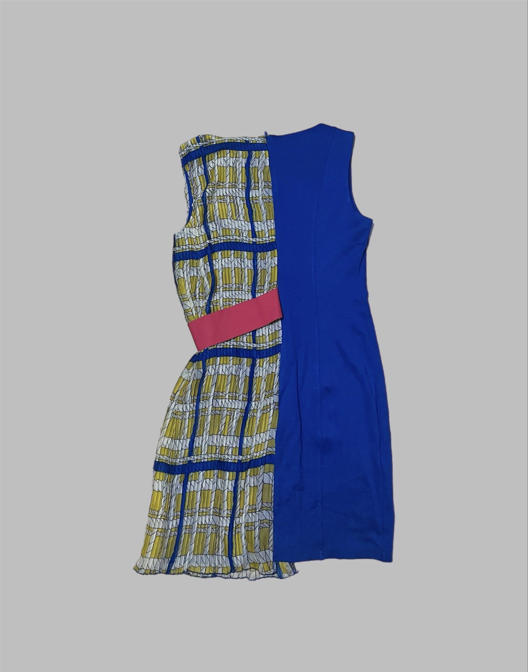 balenciaga silk (Category: Dresses) located in San Fernando. Submitted by dippedrops (Listing ID 1419960420, Image 2). Description: balenciaga silk excellent condition need wash size 36.