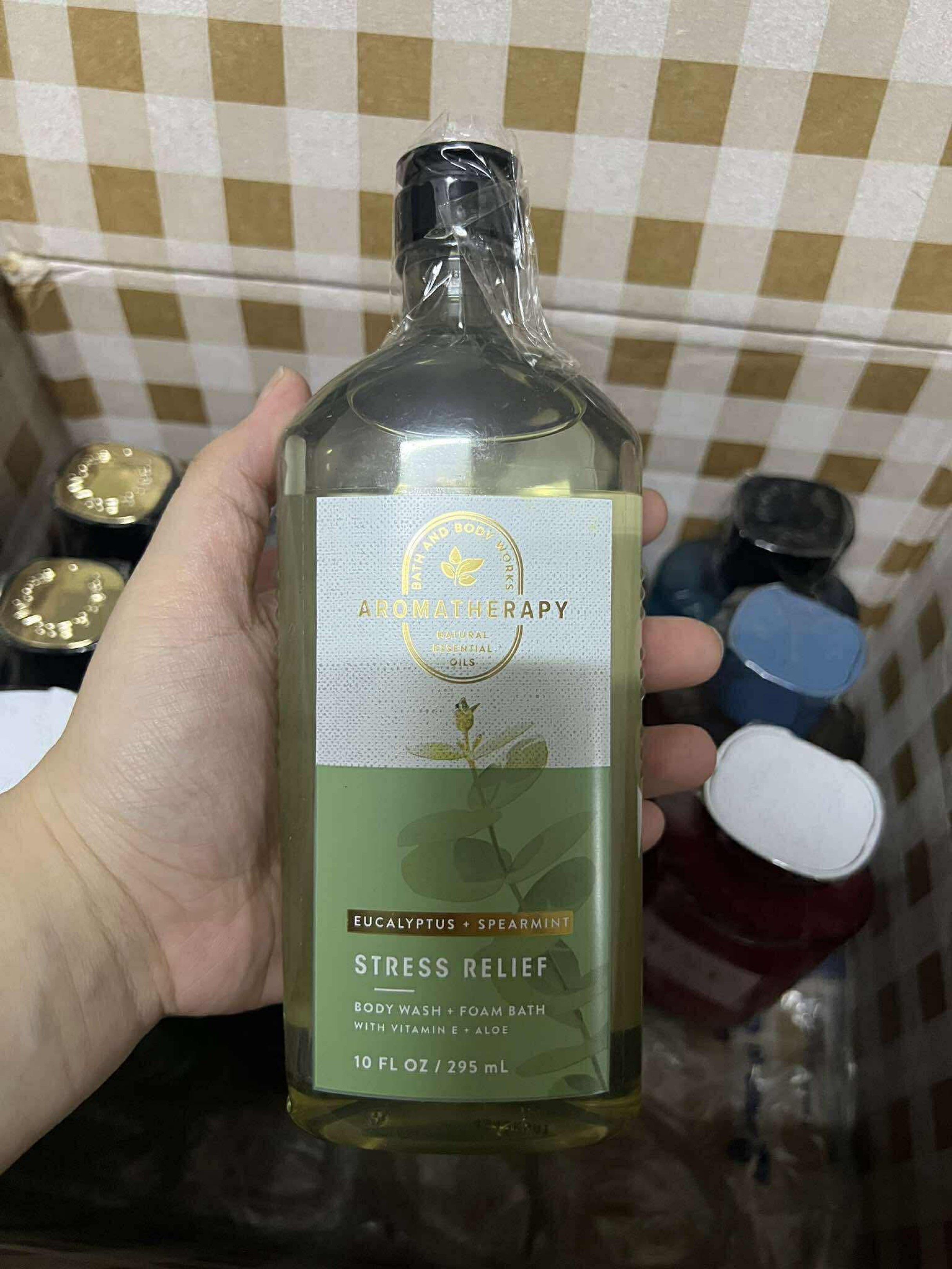 Bath & Body Works Body Wash 295ML (Category: Bath) located in Quezon City. Submitted by elsa_592 (Listing ID 1419975515, Image 2). Description: Brandnew from USA 295ML Different limited edition scents Will give freebies for bulk buy.