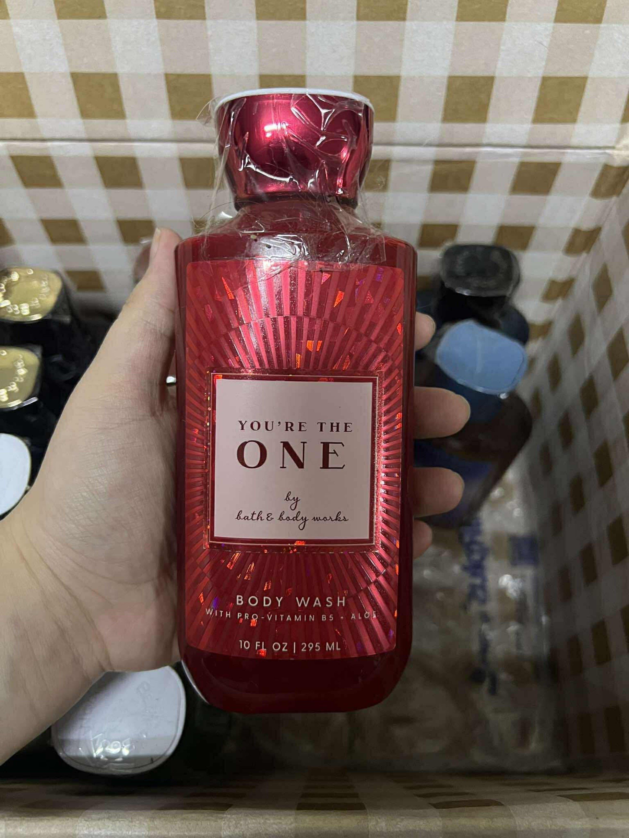 Bath & Body Works Body Wash 295ML (Category: Bath) located in Quezon City. Submitted by elsa_592 (Listing ID 1419975515, Image 1). Description: Brandnew from USA 295ML Different limited edition scents Will give freebies for bulk buy.