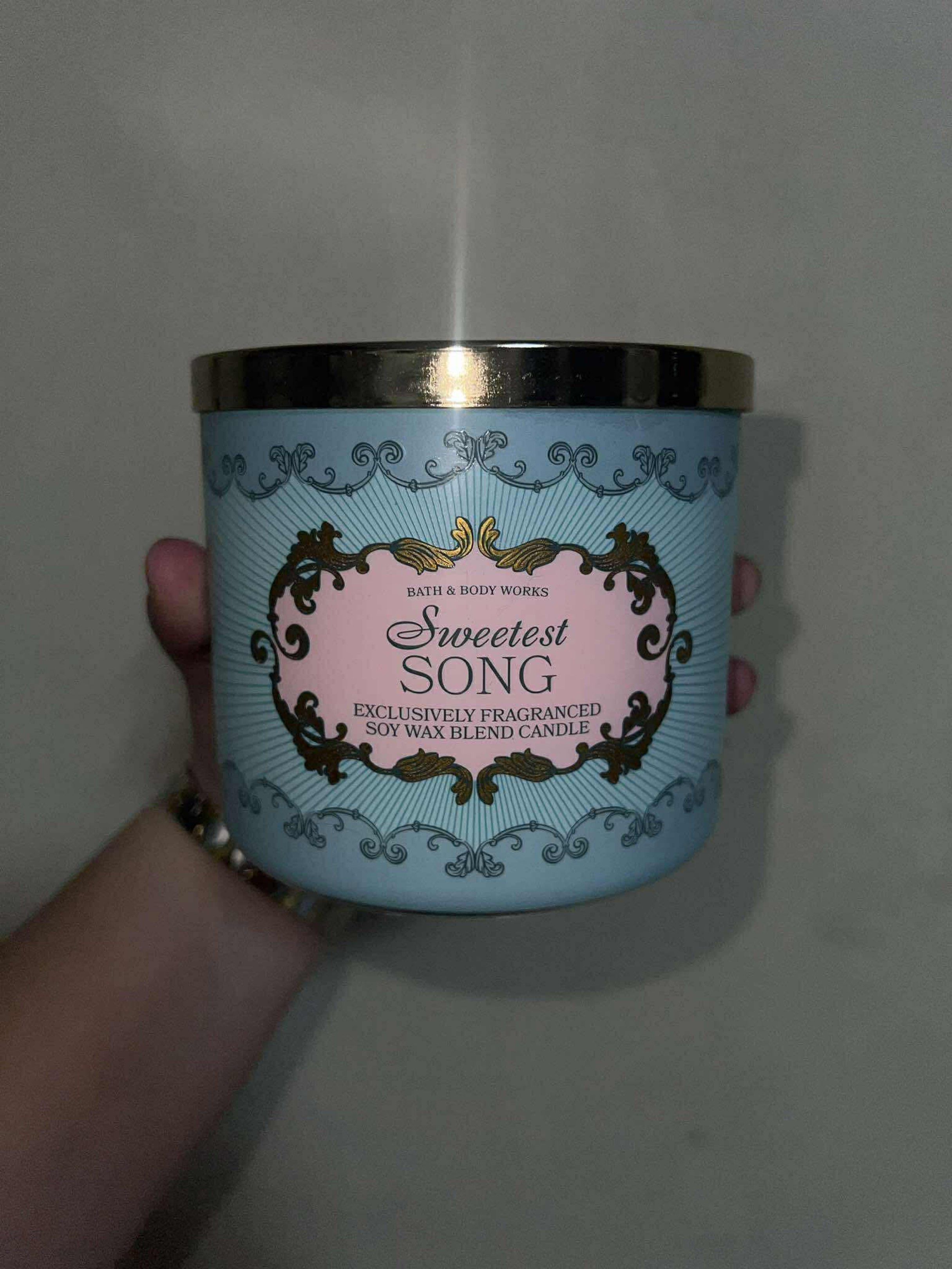 Bath and Body Works 3 wick scented candle (Category: Home Fragrance) located in Quezon City. Submitted by elsa_592 (Listing ID 1419892917, Image 3). Description: .