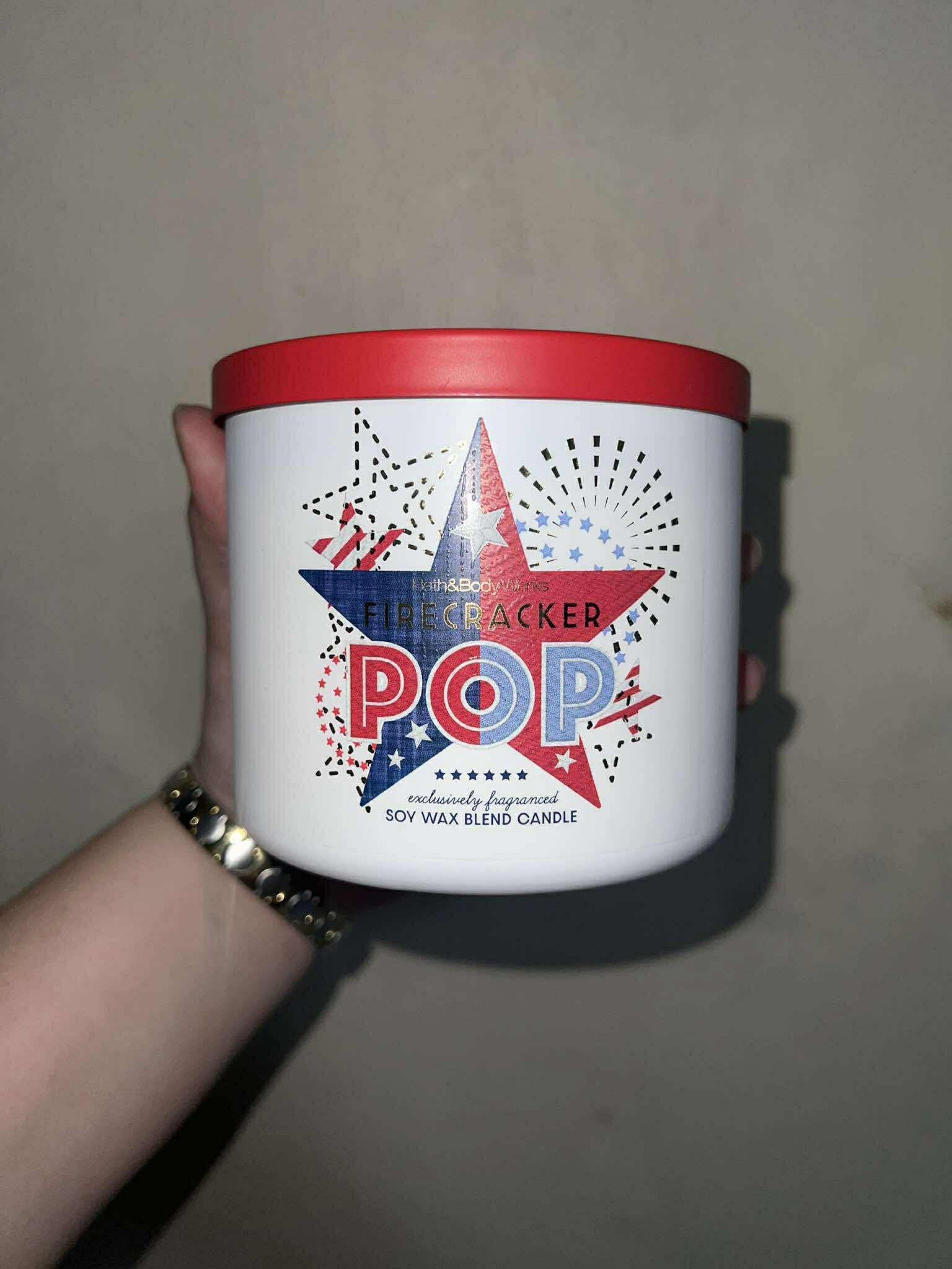 Bath and Body Works 3 wick scented candle (Category: Home Fragrance) located in Quezon City. Submitted by elsa_592 (Listing ID 1419892917, Image 2). Description: .