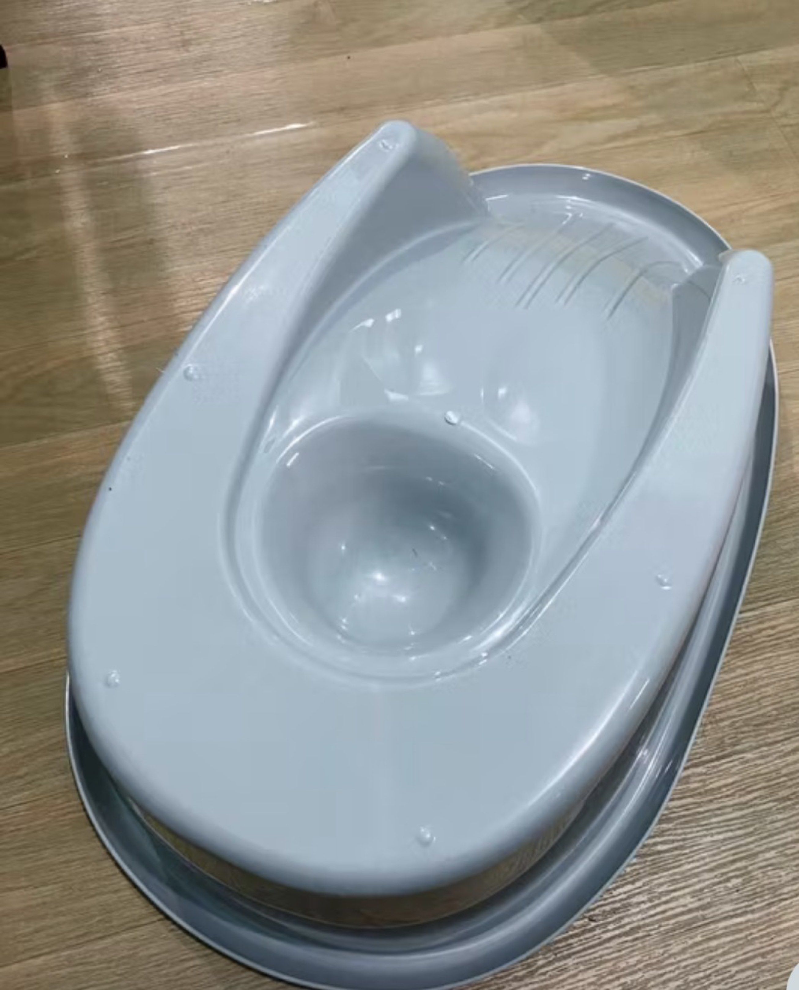 Bebeta Bath Tub-Plastic (Category: Toilet Training) located in Manila. Submitted by ef642543 (Listing ID 1419832041, Image 2). Description: Color: Gray - Built-in seat and raised back for support - Smooth, gray finish - Made of durable plastic - Easy to clean.