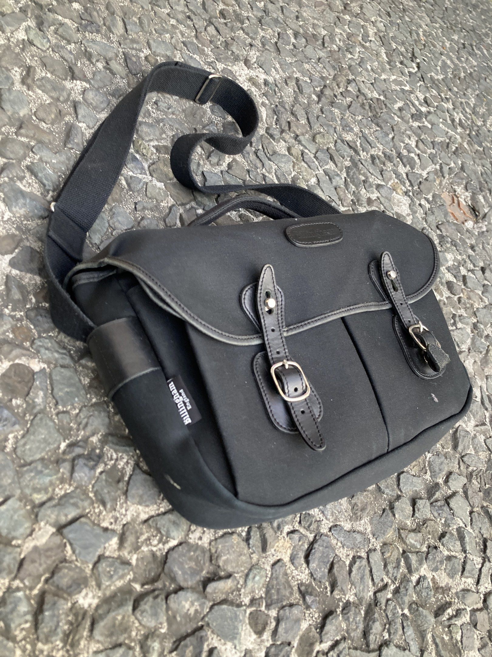 Billingham Hadley Pro Messenger Bag - Black (Category: Sling Bags) located in Quezon City. Submitted by janisu0303 (Listing ID 1419964625, Image 3). Description: - Billingham Hadley Pro messenger bag - Color: Black - 6500 php - good condition - Made in England - Main compartment with green interior - Includes shoulder strap - Leather accents - Two front pockets - Top handle - wala lang dividers nya sa loob - Fairview area meetups Or shipping Fils