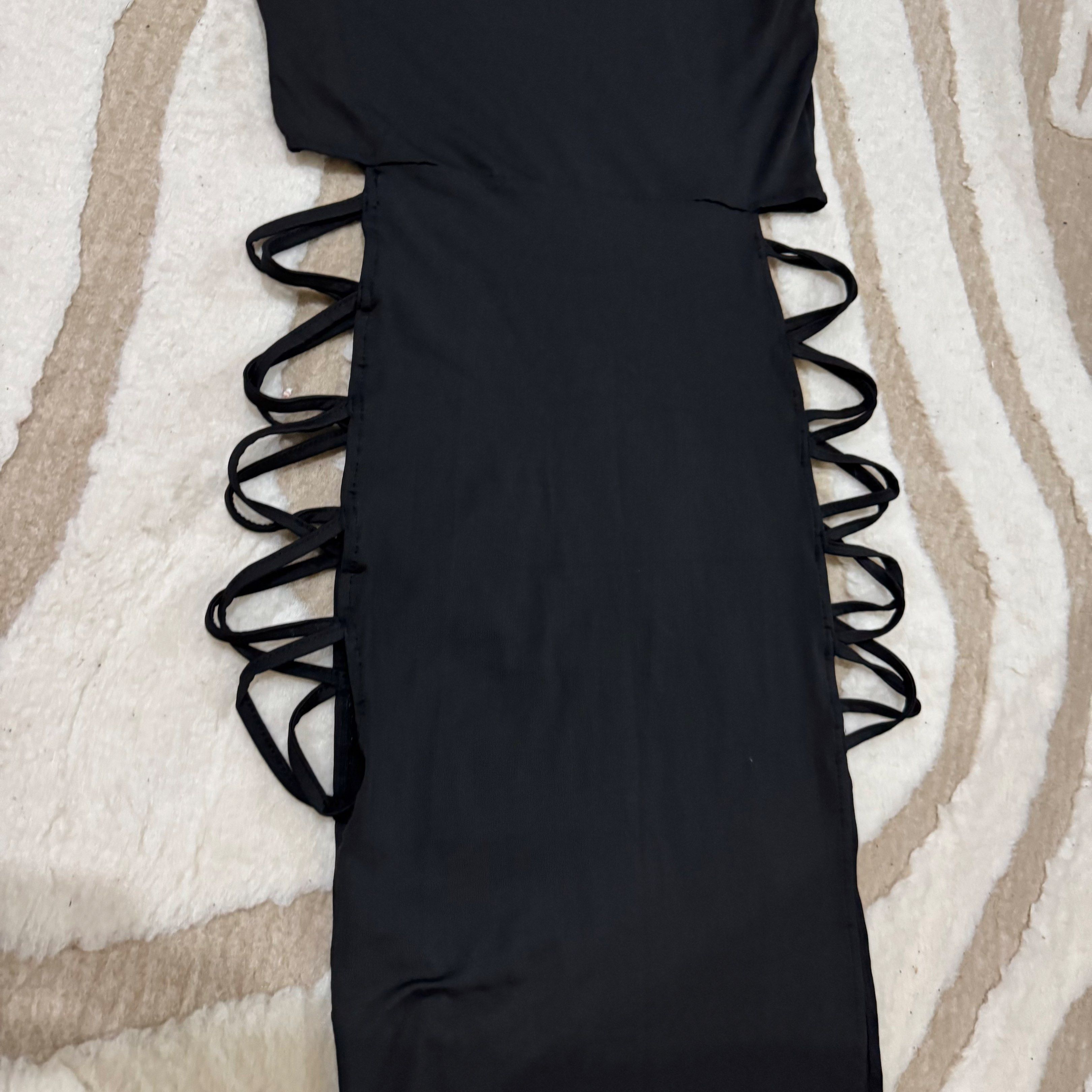 Black Cutout Maxi Dress (Category: Dresses) located in Makati City. Submitted by finders.keep.hers (Listing ID 1419842459, Image 2). Description: - Sleeveless black maxi dress - High neckline - Cutout detailing on sides - Made of stretchy material - Fitted silhouette - Ideal for nights out and special occasions.