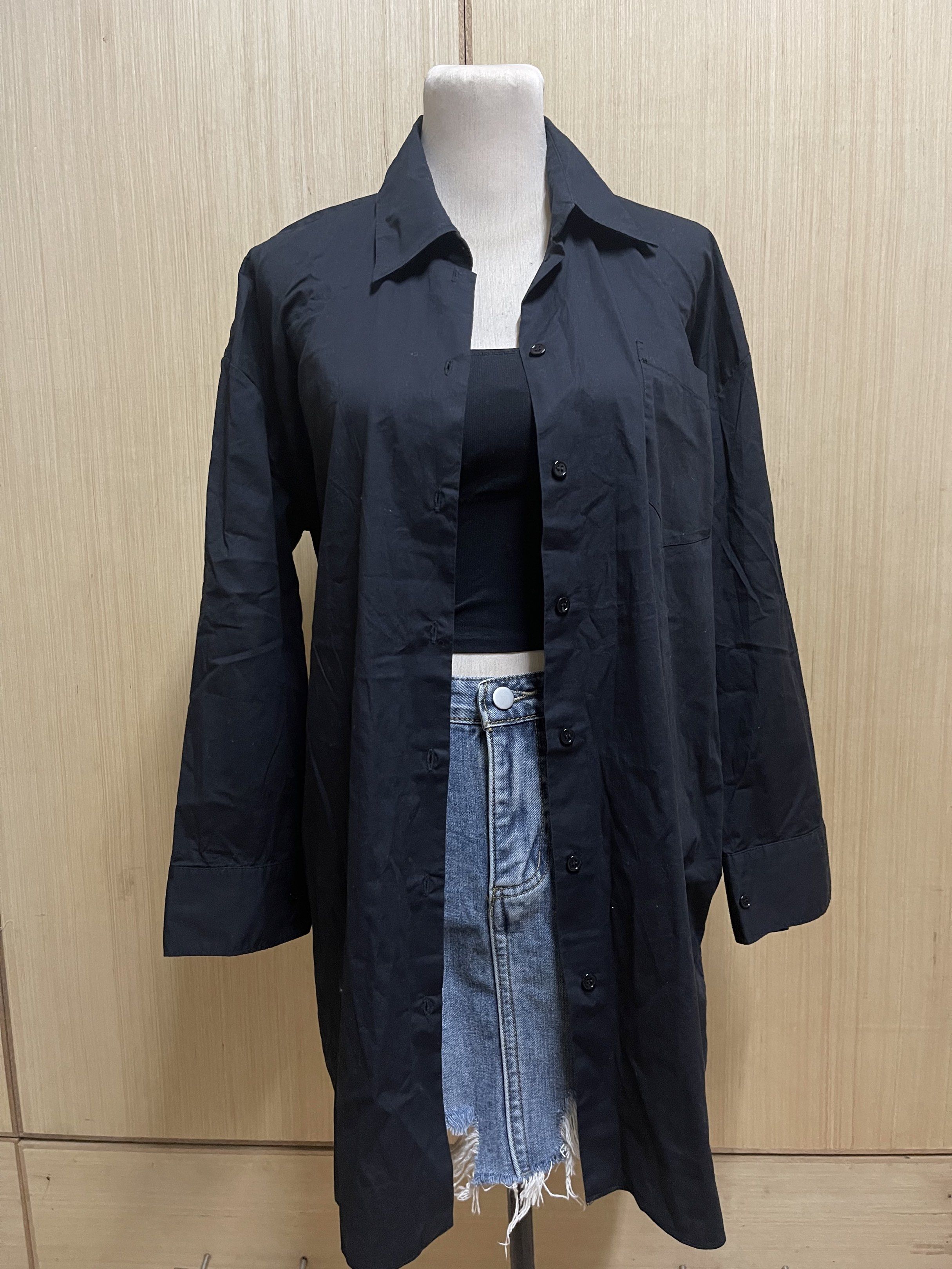 Black Oversized Shirt Dress (Category: Dresses) located in Bulacan. Submitted by prefinds (Listing ID 1419852487, Image 3). Description: Zara Shirt Dress Length: 33.5” - Black oversized shirt dress - Features long sleeves and a collared neckline - Button-down front - Can be worn as a dress or layering piece - Relaxed fit for comfort - Made from a lightweight fabric.