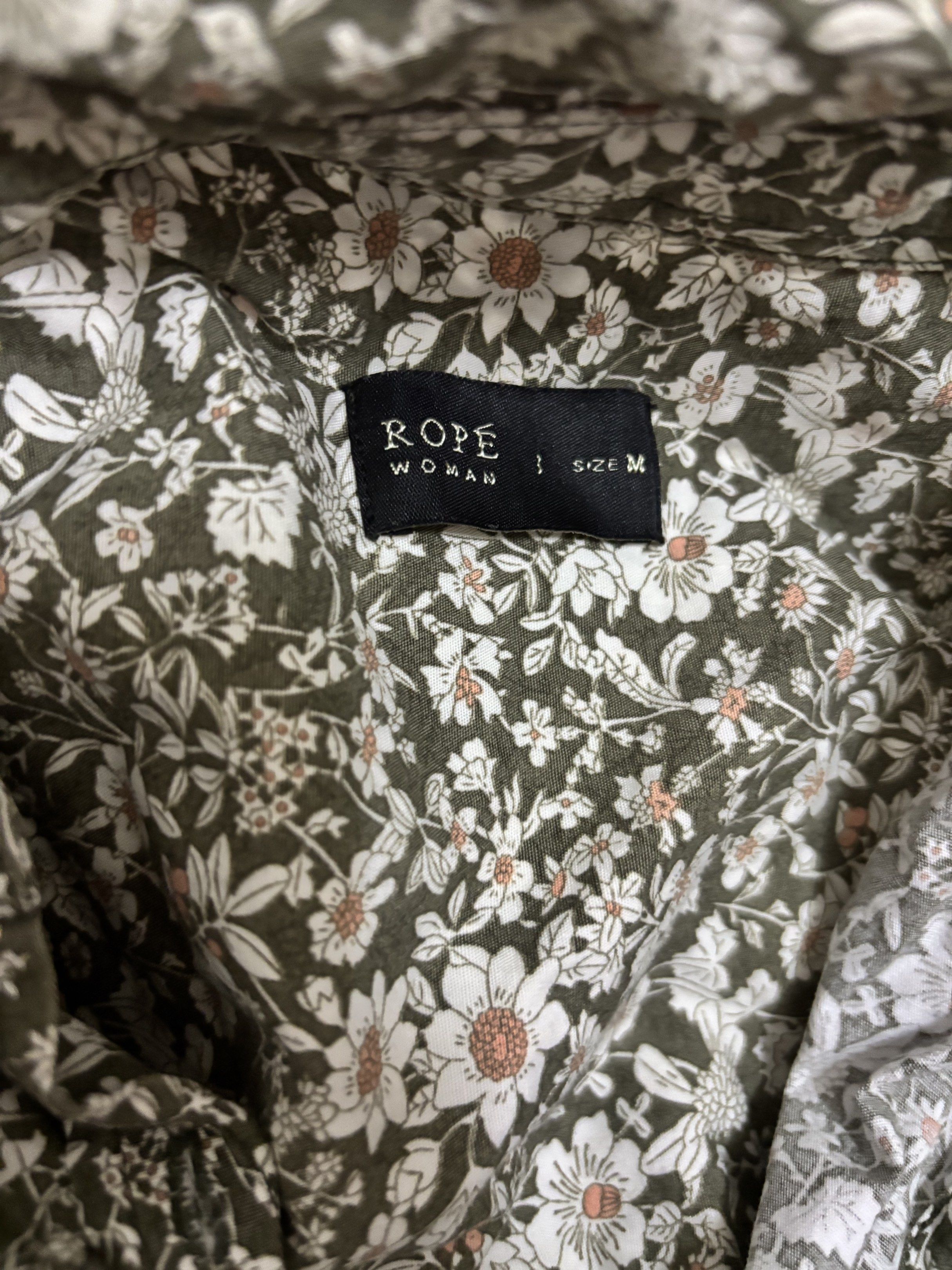 blouse bunga2 (Category: Blouses) located in Sungai Bakap. Submitted by preloved_senrose (Listing ID 1419897607, Image 3). Description: kain cotton. selesa nak pergi jalan2.