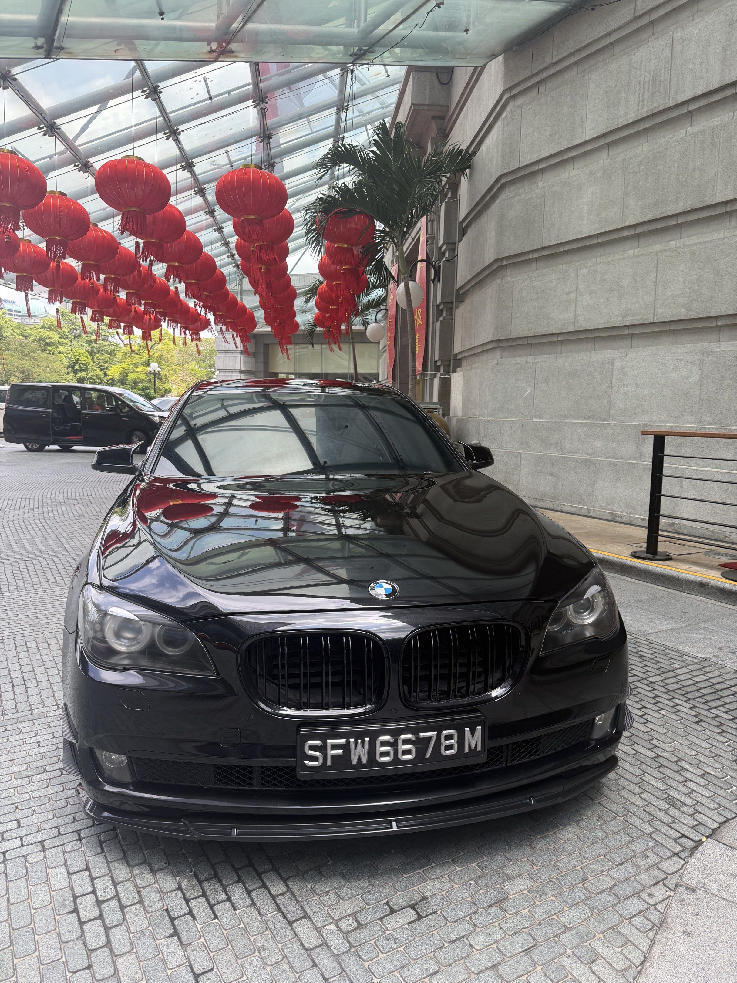 BMW 7 Series 730Li (A) (Category: Used Cars) located in Singapore. Submitted by blackmonochrome (Listing ID 1419818617, Image 2). Description: -20 inch staggered rims -tyres less than 2 years old -running k&n drop in filter -lesser than 1 year battery $300 -less than 1 year brake disc X4 -less than 1 year brake pads -aluminium front undercarriage protector -ceramic coated 2X -alcantara roof lining -authentic carbon fibre trims panels ($3000) -thi