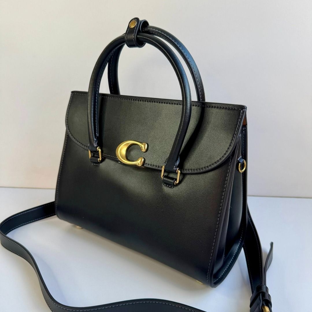 Broome Carryall Bag (Category: Luxury Bags & Wallets) located in Manila. Submitted by luminosabags.ph (Listing ID 1419937921, Image 3). Description: Length: 10.25" Height: 7.75" Width: 4.5" Inclusion: Paper bag, dustbag, gift receipt & card. ✉ Available ONHAND .
