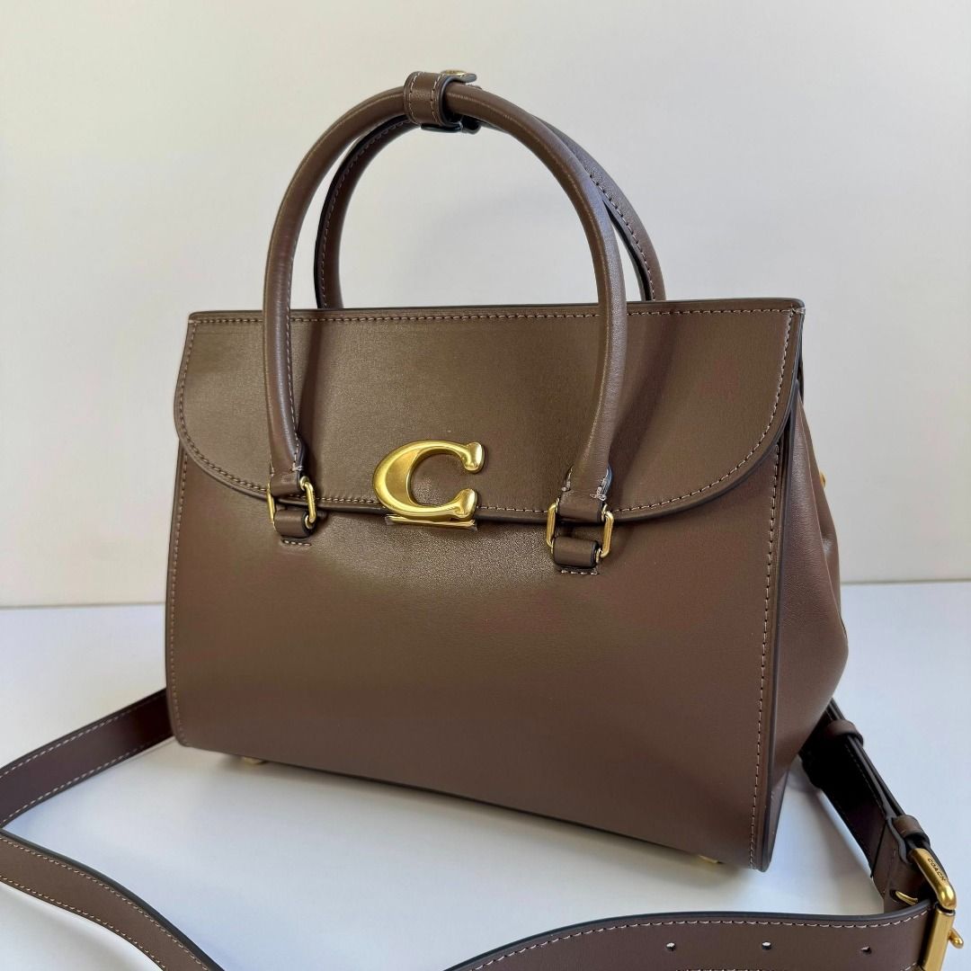 Broome Carryall Bag (Category: Luxury Bags & Wallets) located in Manila. Submitted by luminosabags.ph (Listing ID 1419938370, Image 3). Description: Length: 10.25" Height: 7.75" Width: 4.5" Inclusion: Paper bag, dustbag, gift receipt & card. ✉ Available ONHAND.