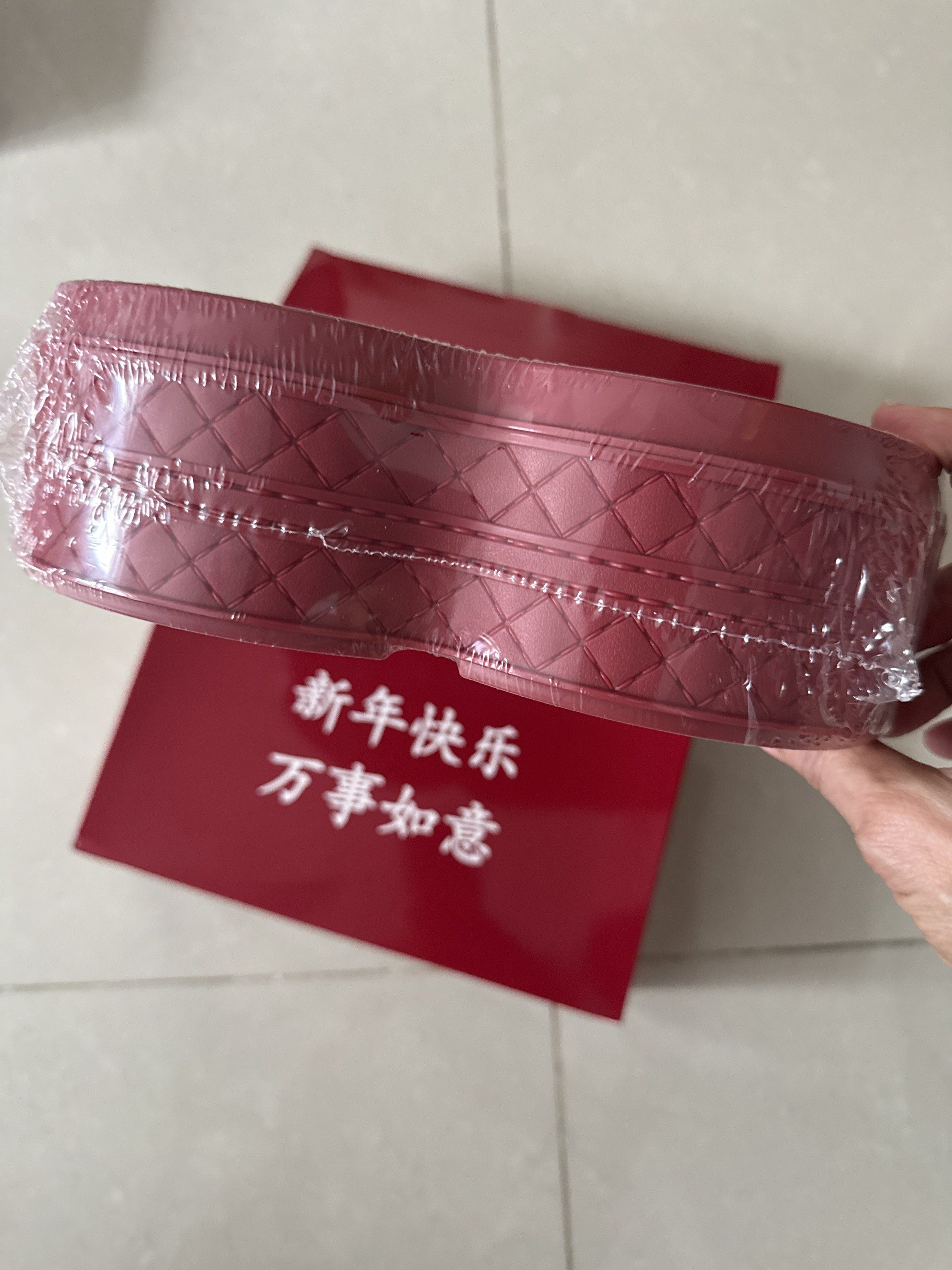 Candy box (Category: Gift Baskets & Hampers) located in Singapore. Submitted by igohle (Listing ID 1419853339, Image 2). Description: New.