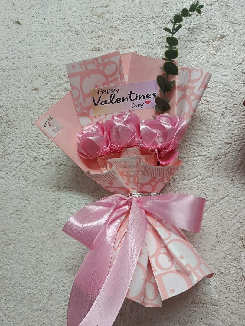Chocolate and Flower Bouquets (Category: Flowers & Bouquets) located in Binan City. Submitted by plesisrhin96177 (Listing ID 1419808311, Image 3). Description: ORDER NA MGA BOSS HABANG MURA PA📣📣 PADELIVER KANA BOSS NG MA SURPRISED NG MAAGA ANG IYONG LOVEONES ❤️❤️❣️ - CHOCOLATE BOQUE - PREMIUM CHOCOLATE'S BOQUE - SATIN FLOWERS - FLOWER BOQUE AVAILABLE DIN ANG DELIVERY RIDER NAMIN WITH DELIVERY FEE 🛵💸.
