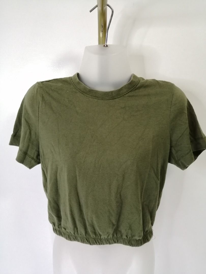 Cotton On Crop Top (Category: Others Tops) located in Liliw. Submitted by r.things (Listing ID 1419947519, Image 1). Description: Color may vary due to lightings and device's display settings..