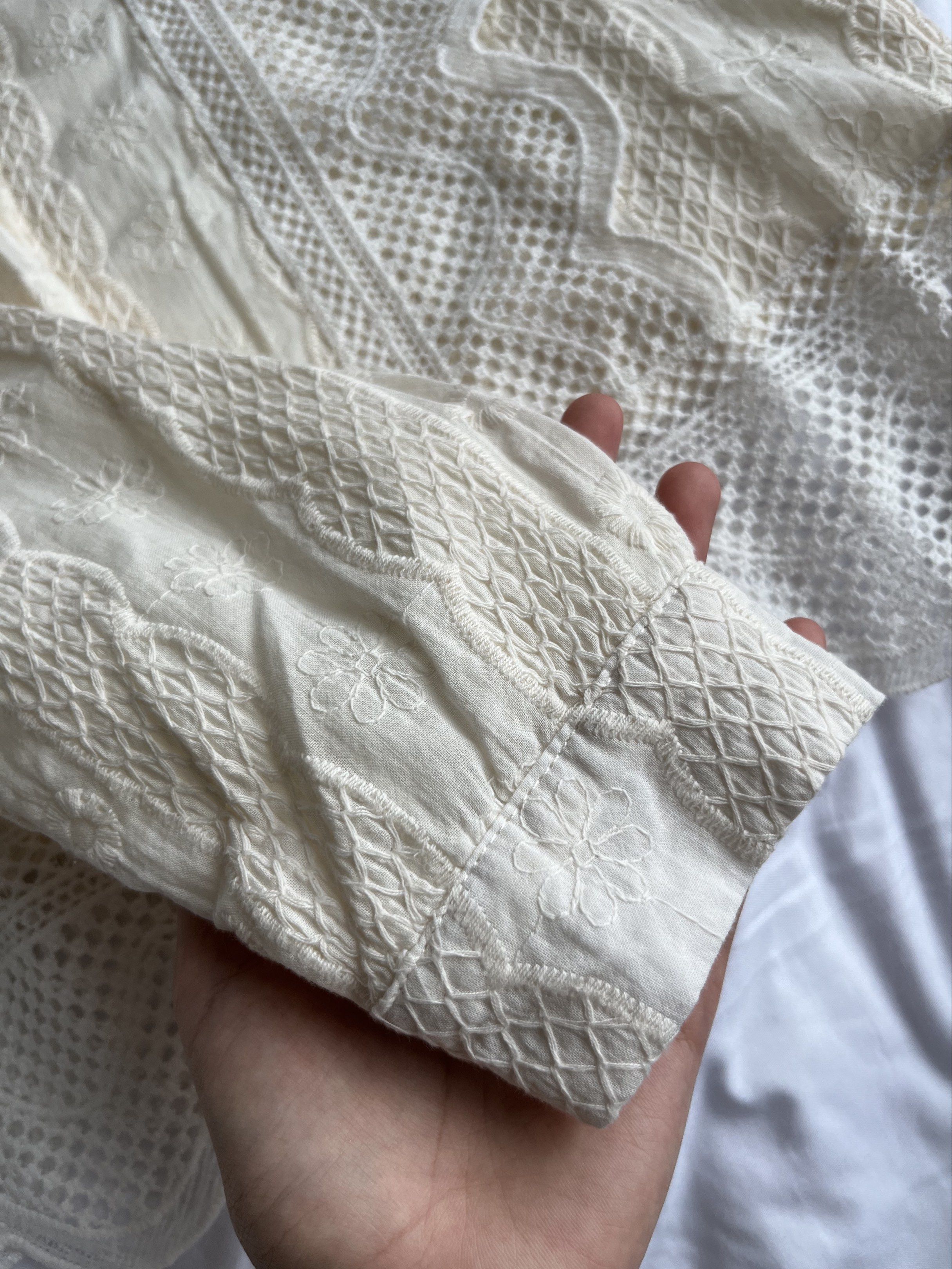 Cream Lace Blouse (Category: Blouses) located in Gombak. Submitted by nom882 (Listing ID 1419969573, Image 3). Description: .