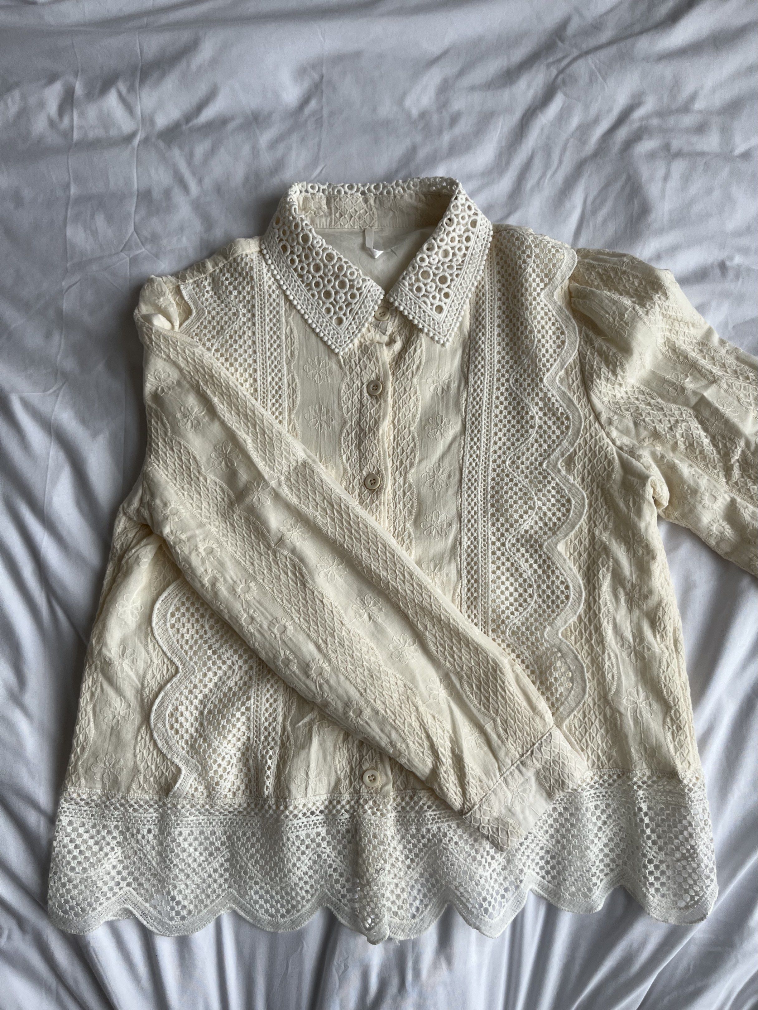 Cream Lace Blouse (Category: Blouses) located in Gombak. Submitted by nom882 (Listing ID 1419969573, Image 1). Description: .