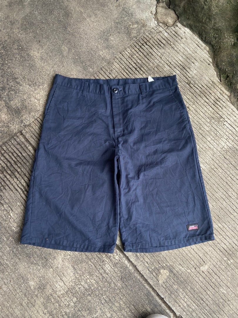 Dickies Double Patch (Category: Shorts) located in Antipolo. Submitted by ballerarus28386 (Listing ID 1419936227, Image 2). Description: Navy Dickies Double Patch W-36-37 L- 24 Thigh - 13.5 Leg open -12 Excellent Condition.
