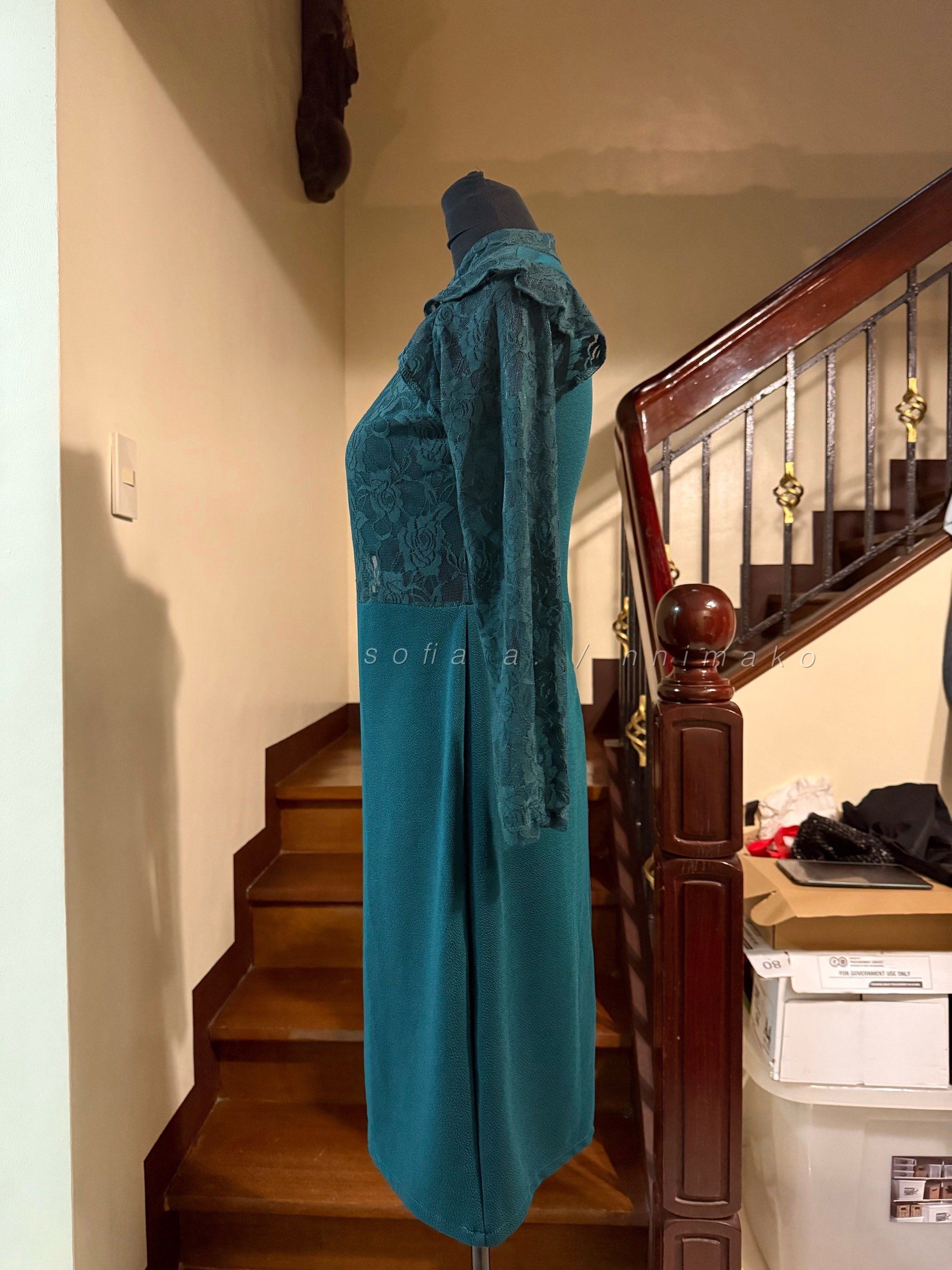 Emerald/Teal Green Lace Dress (Category: Dresses) located in Quezon City. Submitted by nnimako (Listing ID 1419938739, Image 2). Description: - Size M - Waist circumference: 29" - Chest width 16" - Length 38.5".