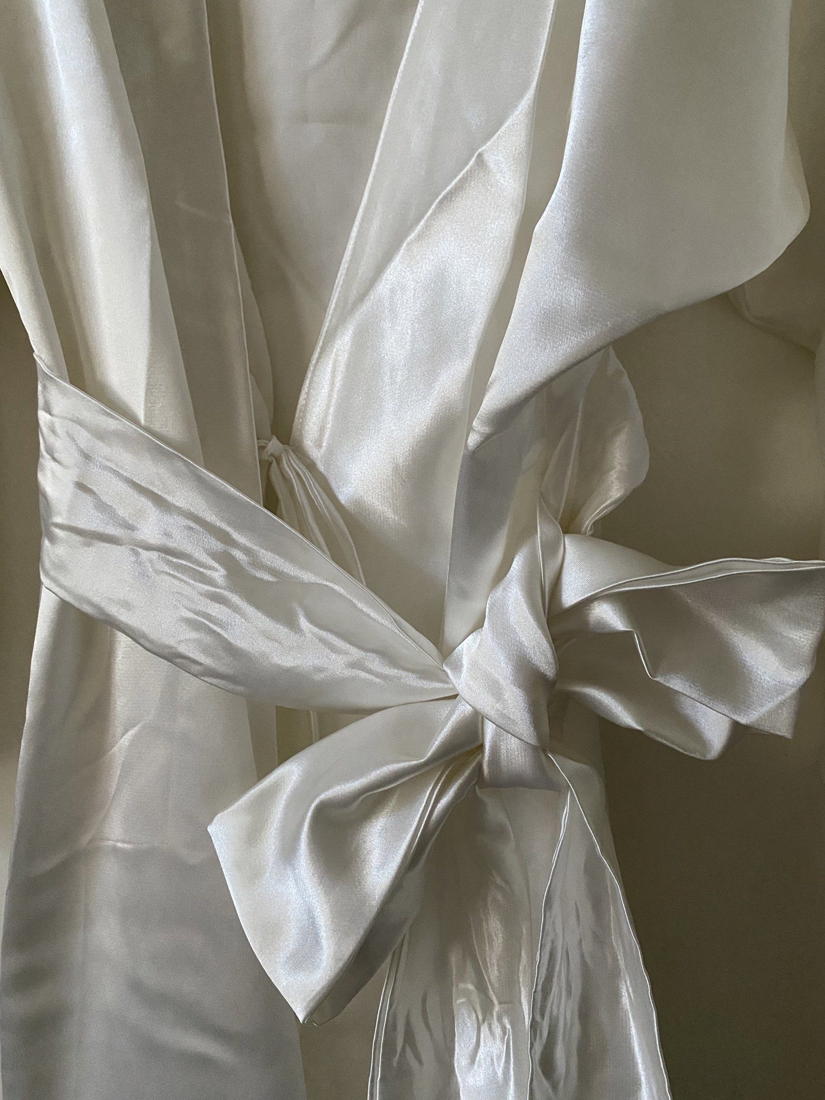 Eve Bespoke Satin Robe (Category: Undergarments & Loungewear) located in Quezon City. Submitted by gabyyyyvelasco (Listing ID 1419864279, Image 2). Description: RFS: Lightly used and no longer needed. Brand: Eve Bespoke Size: S-M Measurements: - Shoulder width: 14 inches - Length: 34 inches - Sleeve length: 17 inches Note: The clothing is not ironed Payment Method: - GCash - GoTyme Shipping Method: - Lalamove, J&T, or Grab - All shipping arrangem