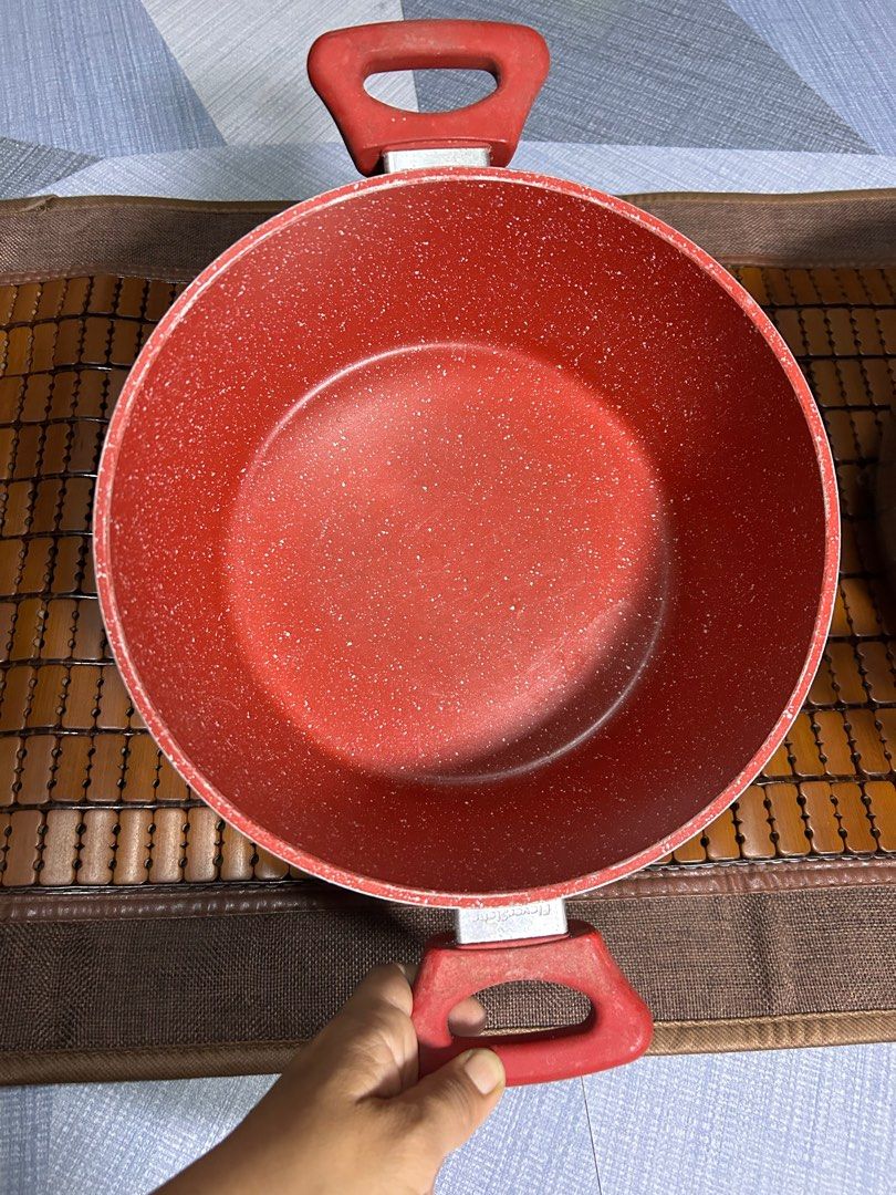 2pcs Flavorstone Deep Casserole Pans (Category: Other Kitchen Appliances) located in Quezon City. Submitted by jjsurplus_23 (Listing ID 1419836498, Image 2). Description: .