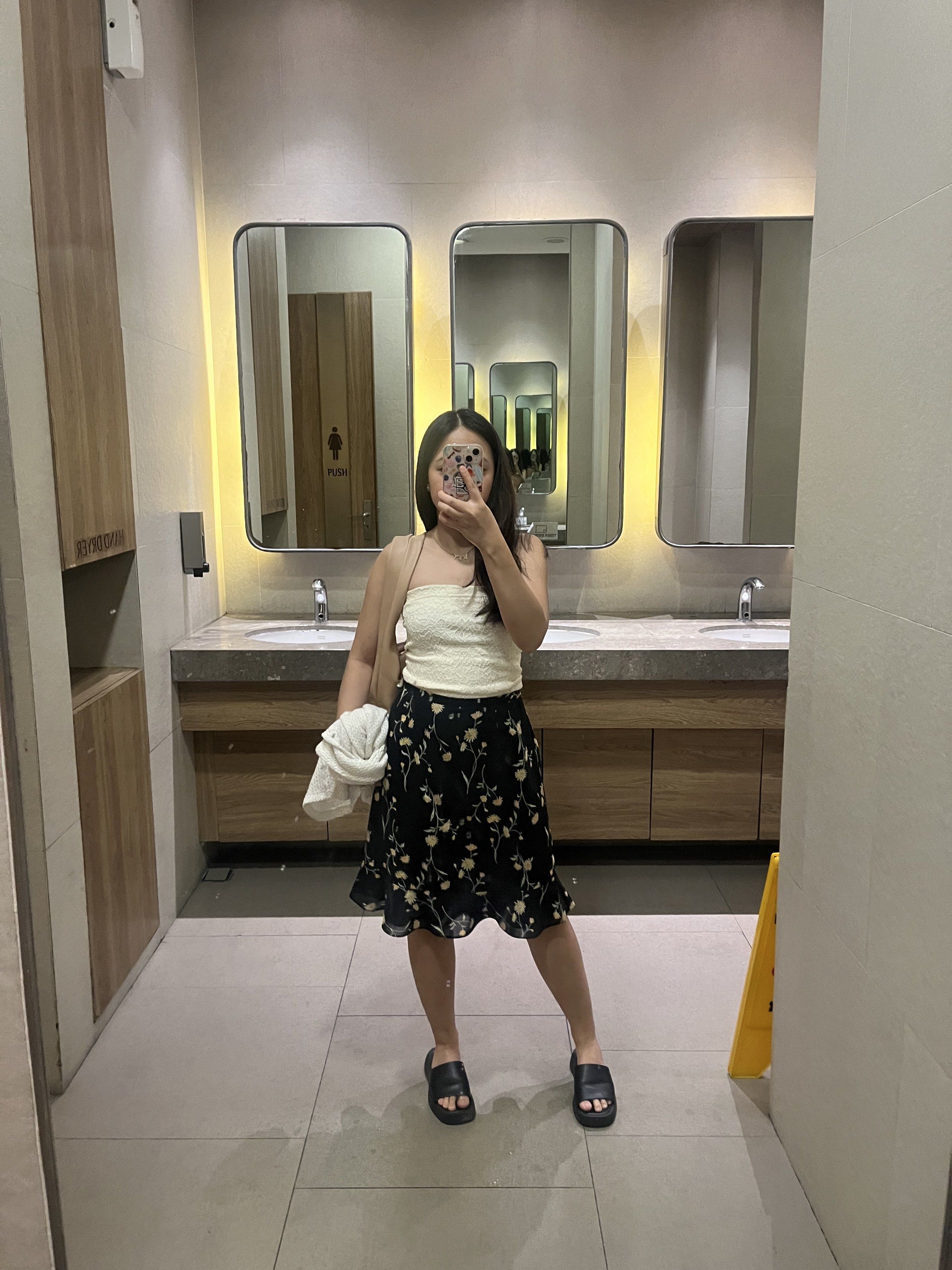 Floral Black Midi Skirt (Category: Skirts) located in Manila. Submitted by betlovesmatcha (Listing ID 1419859970, Image 2). Description: - Floral print midi skirt - Features a ruffled hem - Side slit detail - Made of lightweight material - A-line silhouette - Suitable for warm weather - Versatile for casual or dressed-up outfits.