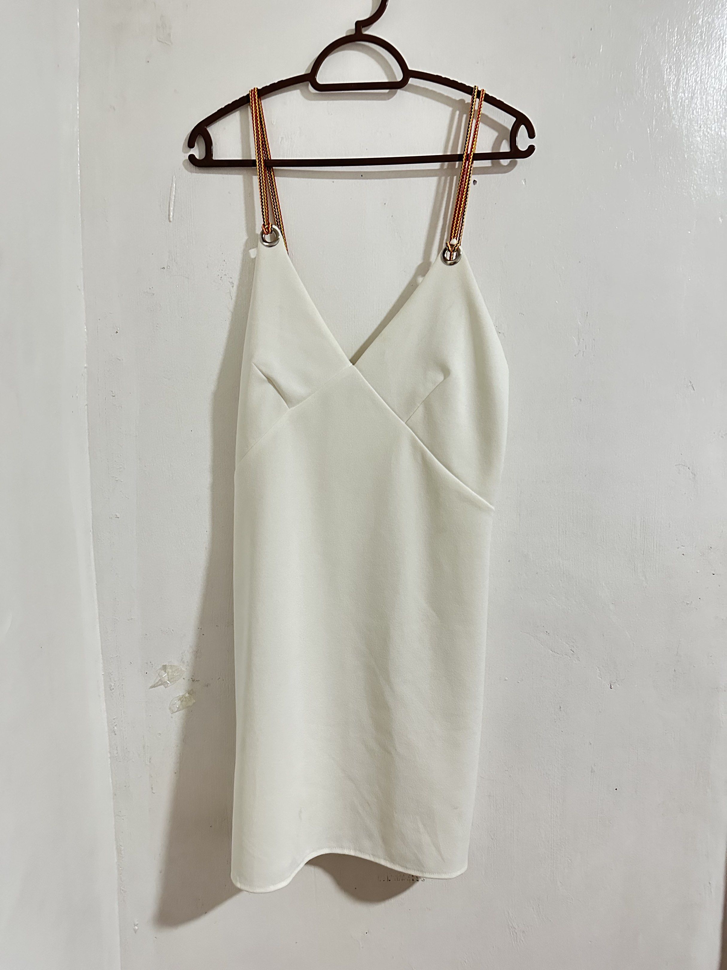 [FOR RENT ONLY] Zara Mini White Deess (Category: Dresses) located in Manila. Submitted by ropa.preamada (Listing ID 1419848168, Image 1). Description: FOR RENT ❤️ Fits small to medium.