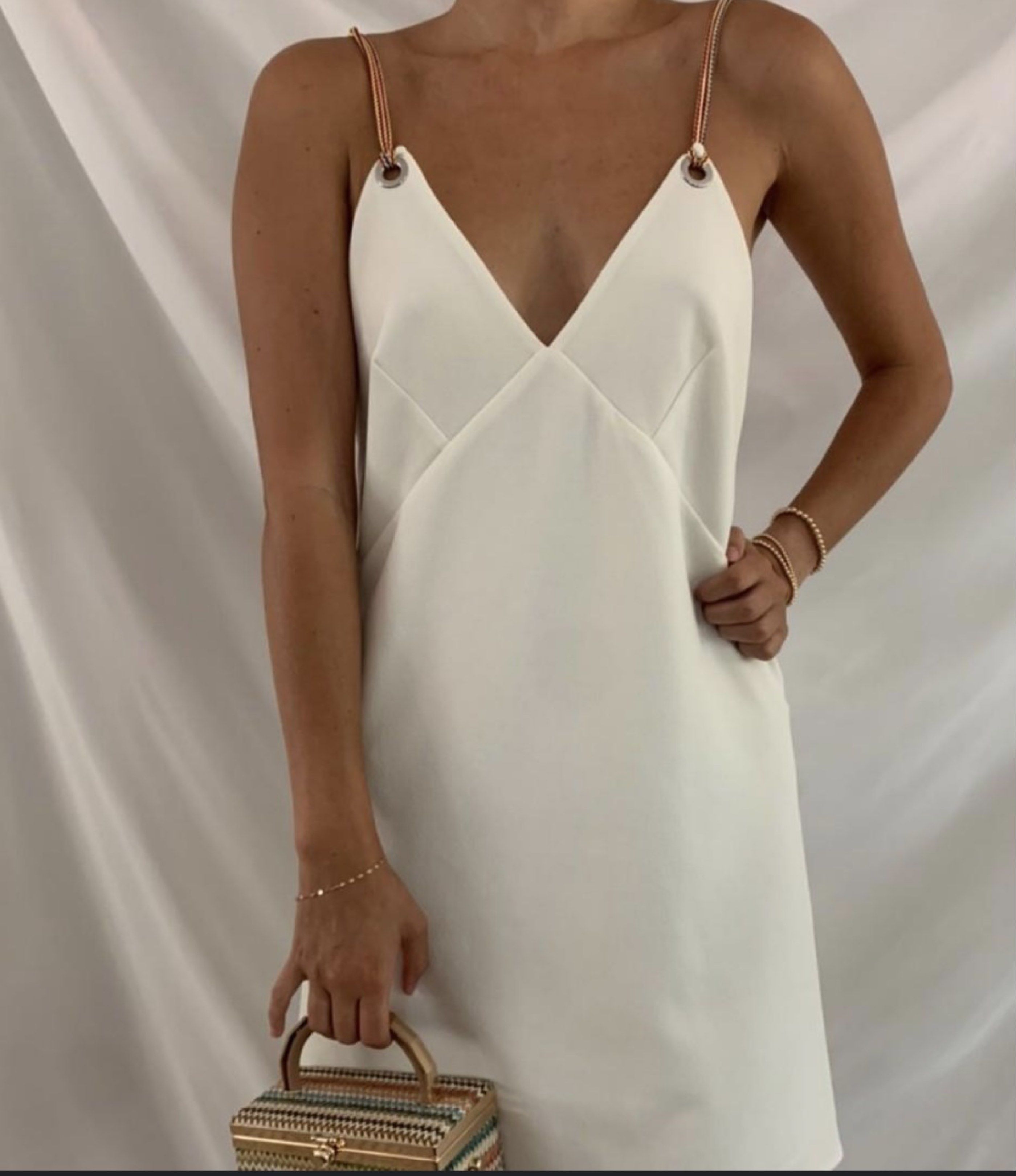[FOR RENT ONLY] Zara Mini White Deess (Category: Dresses) located in Manila. Submitted by ropa.preamada (Listing ID 1419848168, Image 2). Description: FOR RENT ❤️ Fits small to medium.