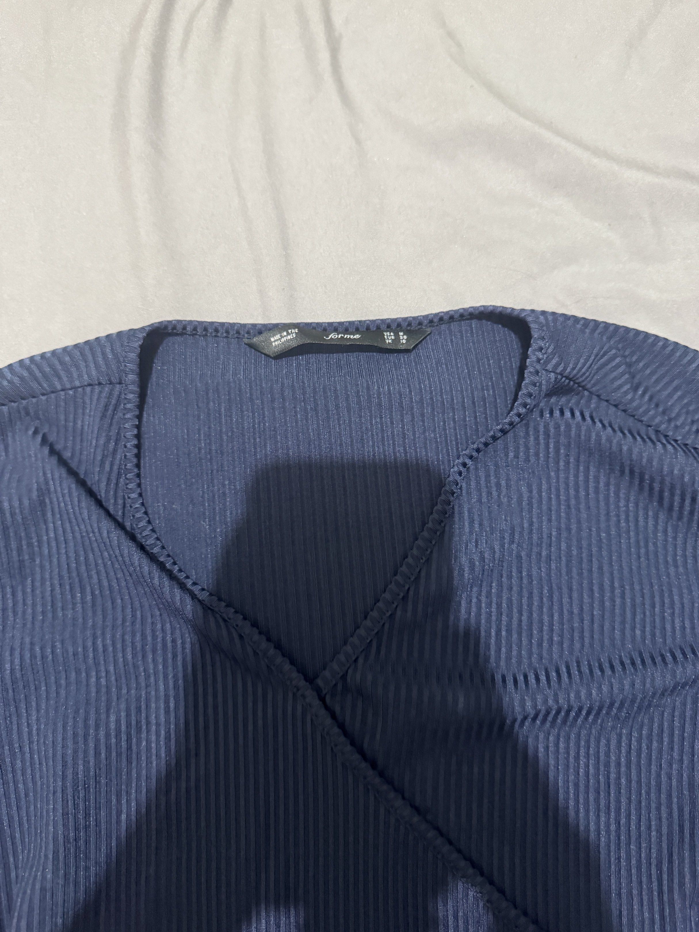 Forme Ribbed Wrap Top (Category: Blouses) located in Pasig City. Submitted by caaex (Listing ID 1419939687, Image 3). Description: - Forme wrap top - Navy blue color - Size L - Ribbed texture - V-neckline - Short sleeves - Stretchy fabric - Suitable for various occasions.