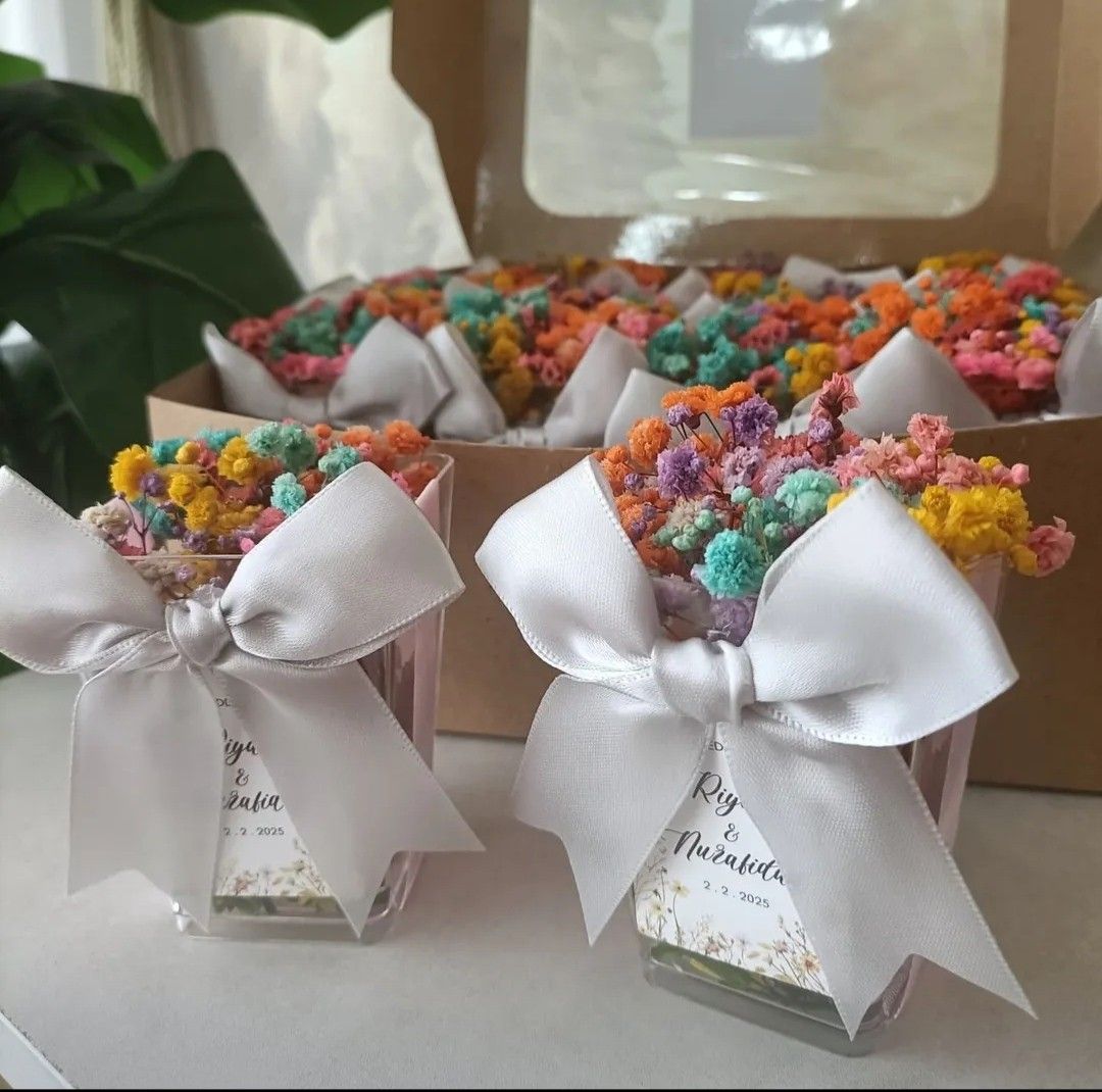 Fresh Bunga Rampai Arcylic Box, Hobbies & Toys, Flowers & Bouquets on ...
