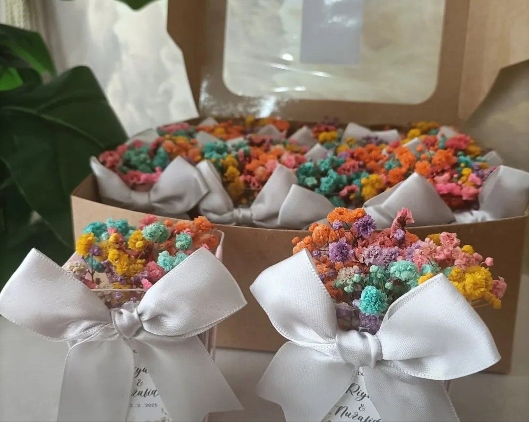 Fresh Bunga Rampai Arcylic Box, Hobbies & Toys, Flowers & Bouquets on ...