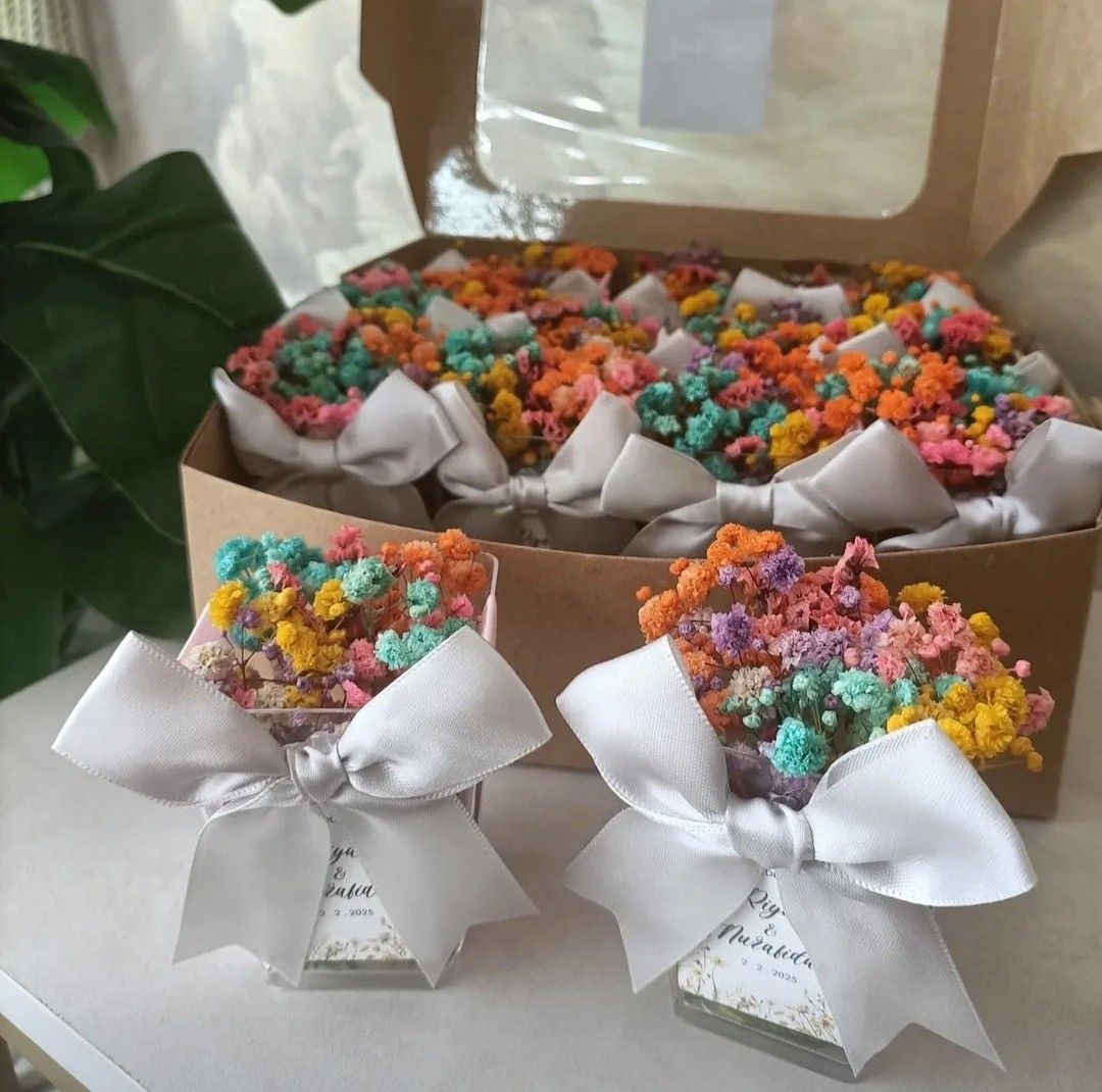 Fresh Bunga Rampai Arcylic Box, Hobbies & Toys, Flowers & Bouquets on ...