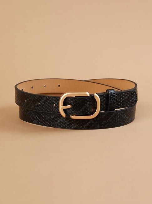 Ginger Black Snake Skin Belt (Category: Belts) located in Mandaluyong City. Submitted by splashfashion.ph (Listing ID 1419940575, Image 3). Description: - Brand new Ginger belt - Features a black snakeskin pattern - Gold-colored buckle - Thin belt design - Suitable for various outfits - Comes with original tag attached - Shown on a mannequin and worn for reference.